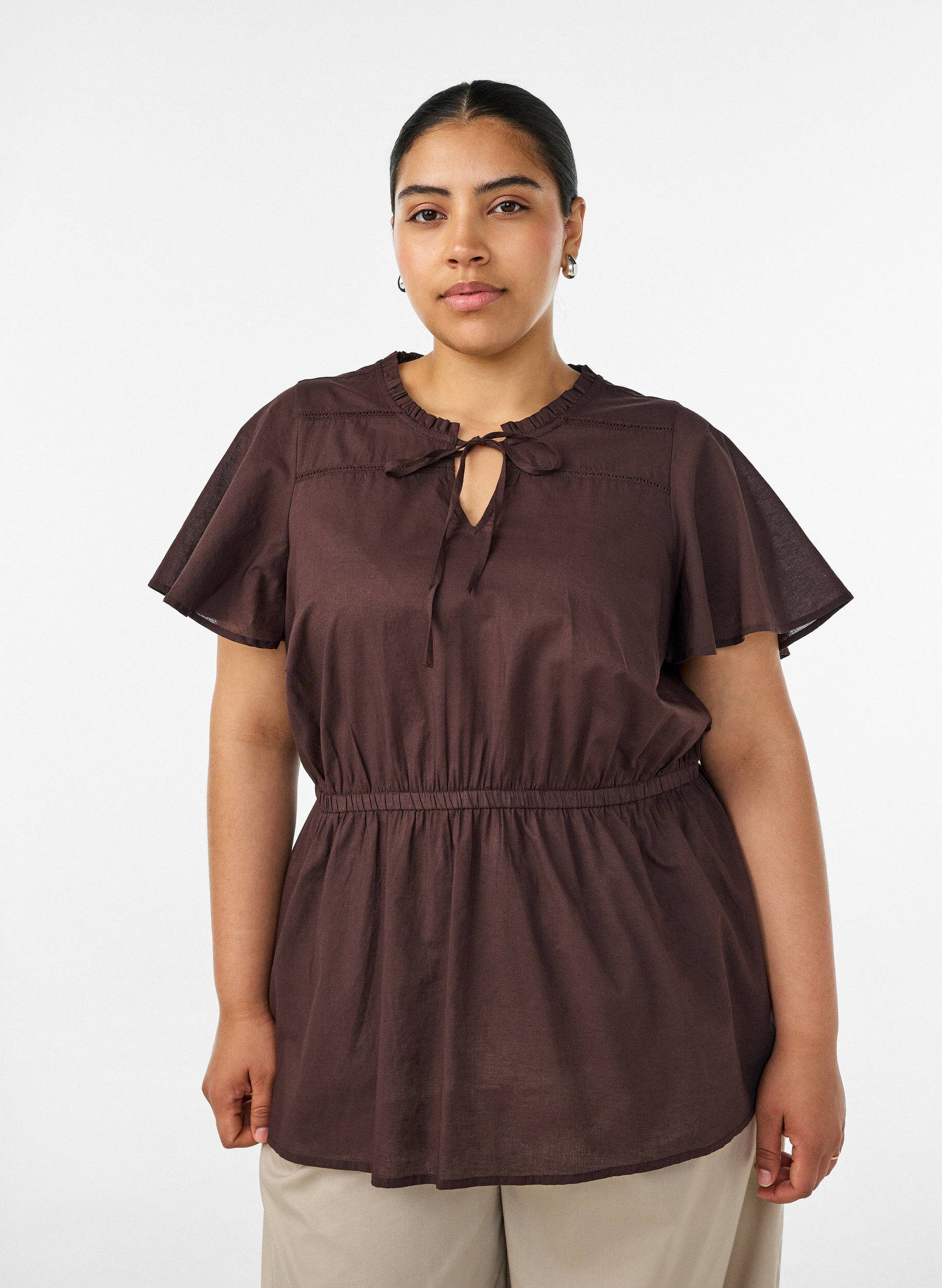 ZizziBaumwollbluse mit Bindeband und elastischer Taille, Braun, Model image number 0