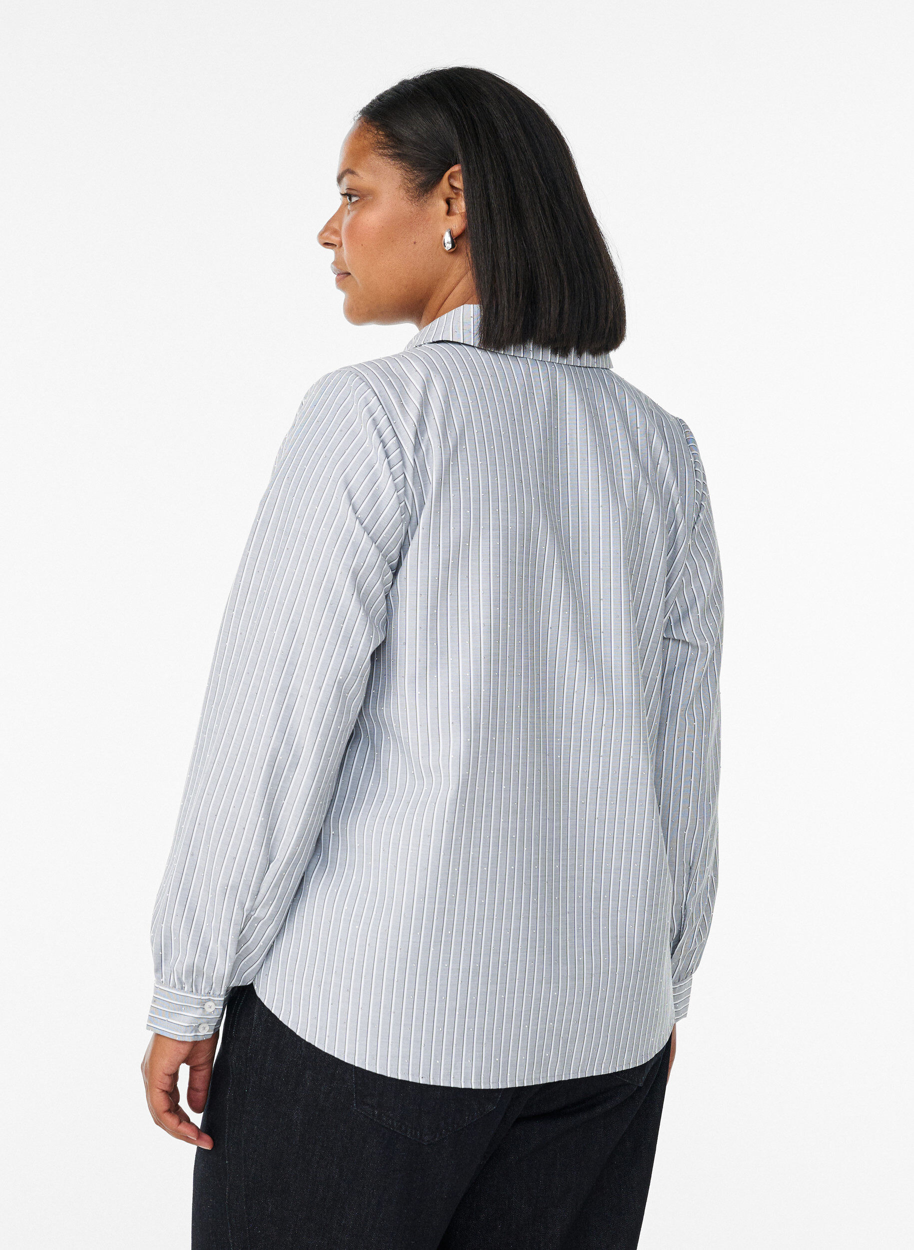 Zizzi Bluse mit Streifen und Nieten, Schwarz, Model image number 2