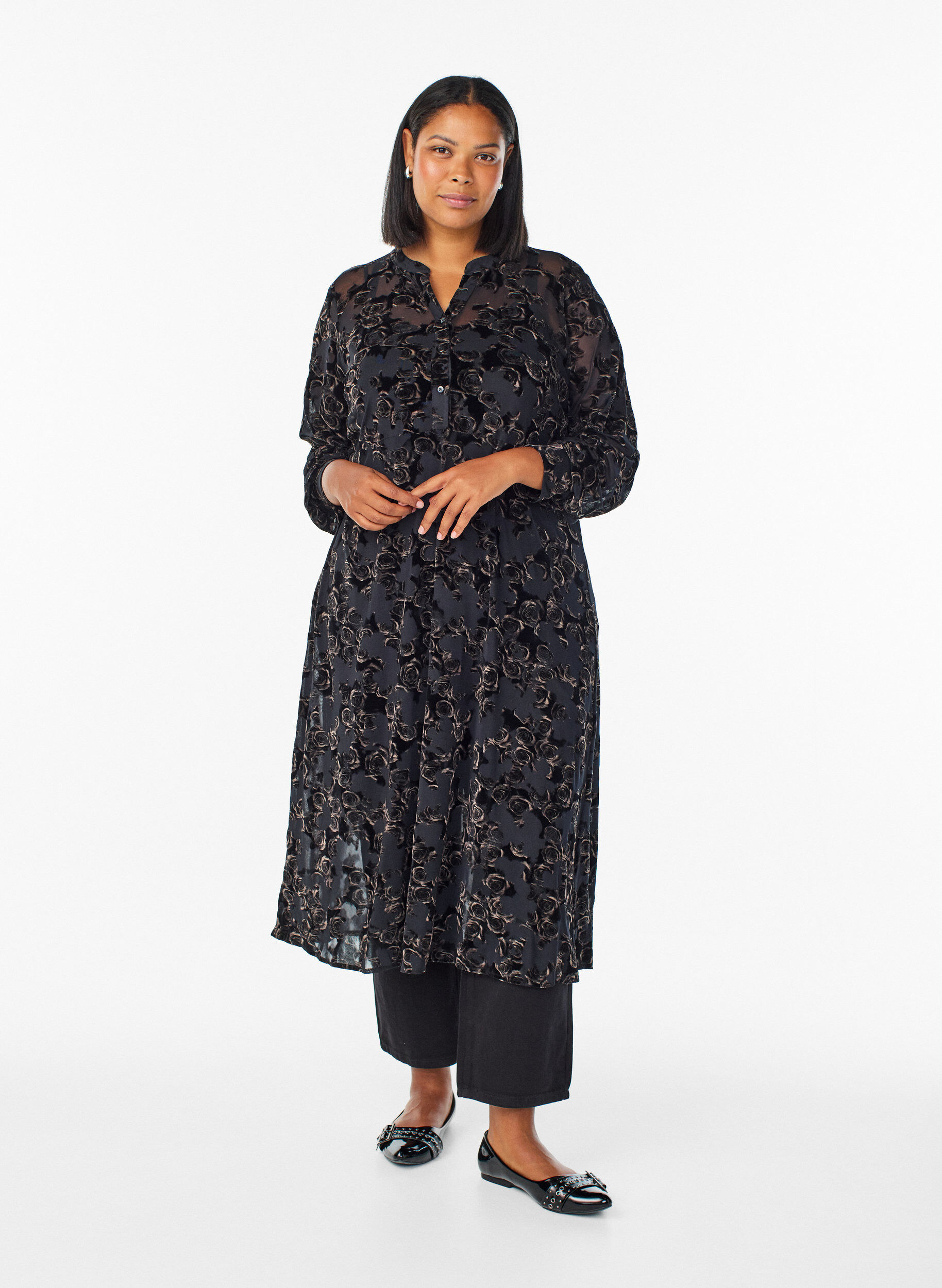 Midikleid aus Mesh mit Veloursrosen, Schwarz, Model