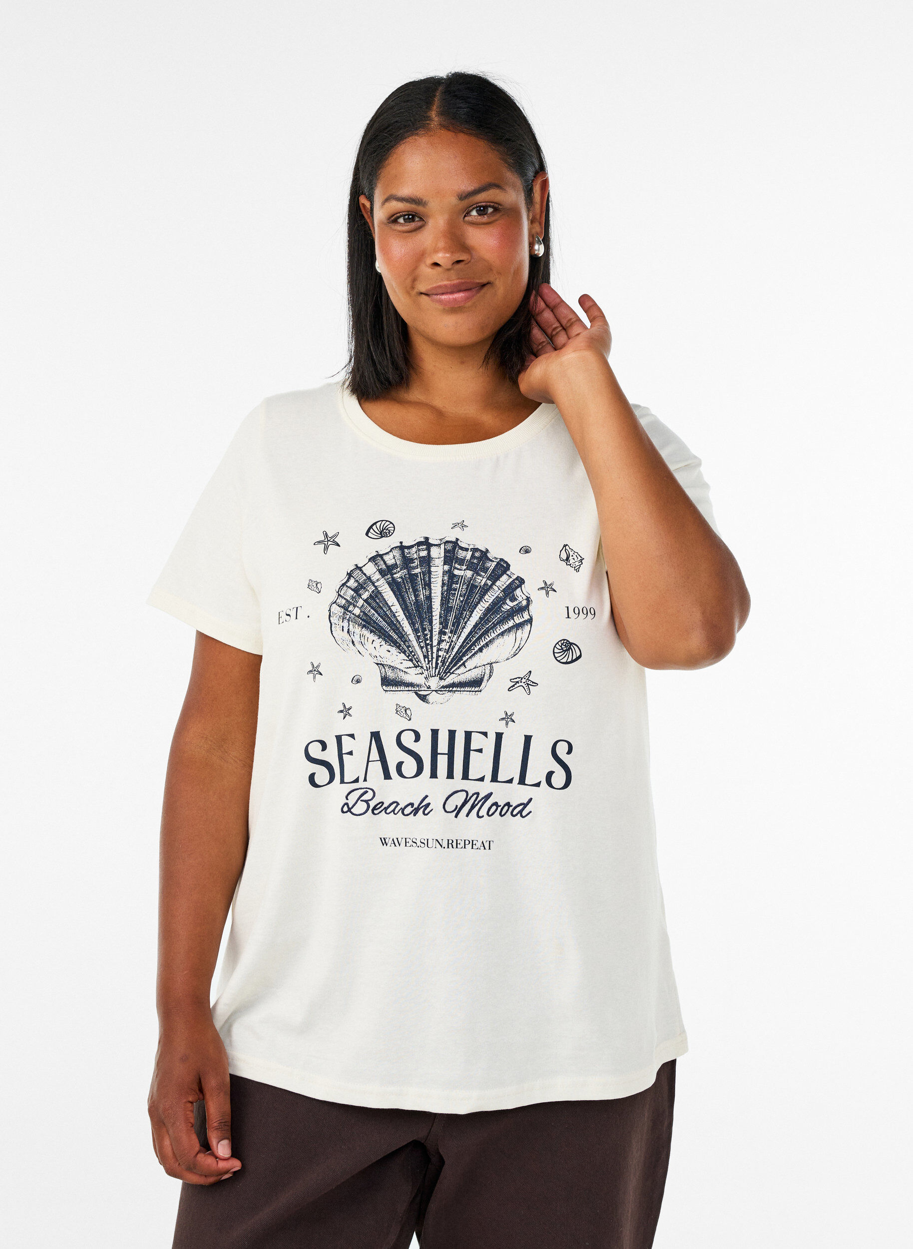 T-Shirt aus Baumwolle mit Print, Vanille, Model