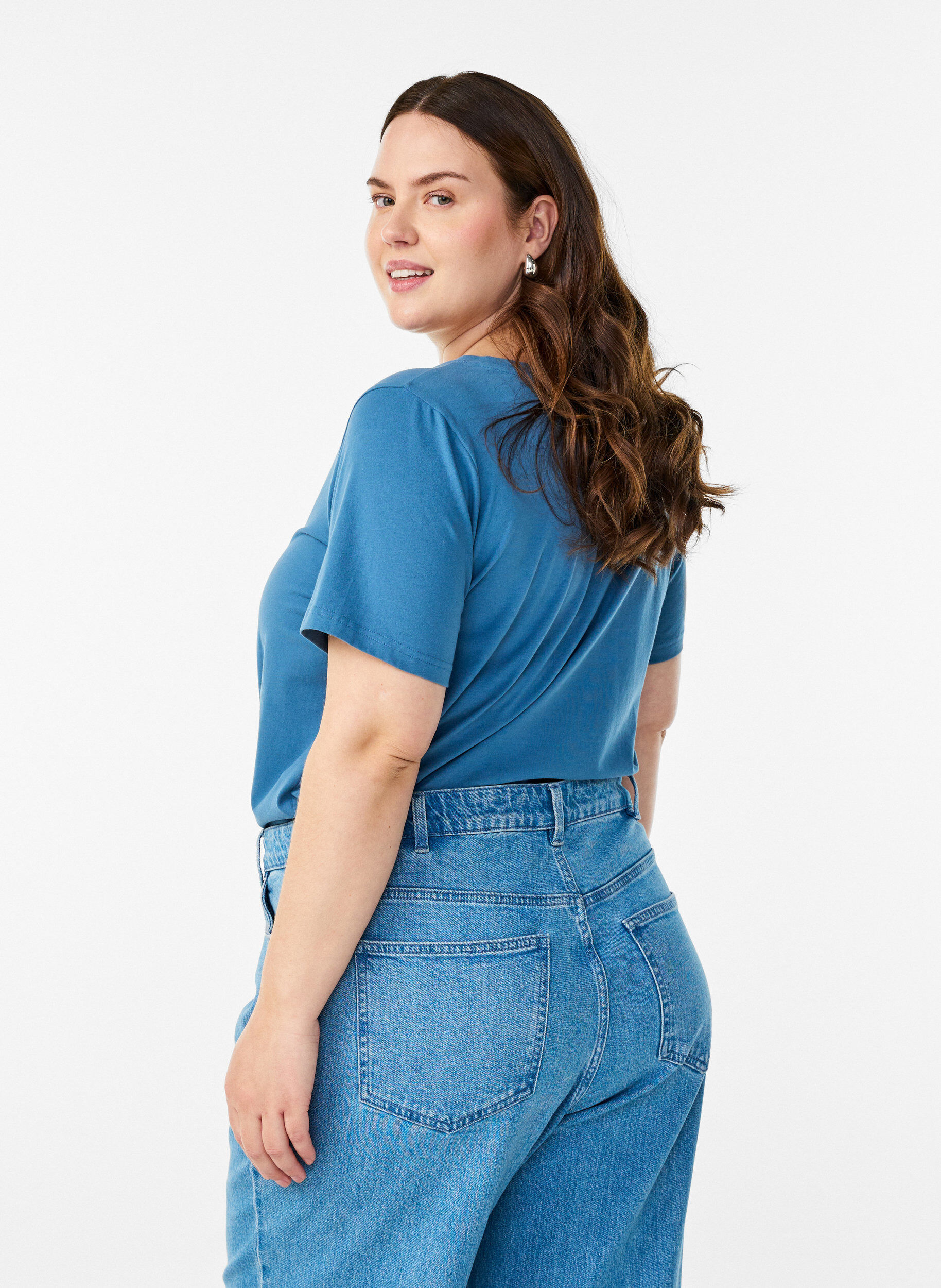 Zizzi Einfarbiges Basic-T-Shirt aus Baumwolle, Grau, Model image number 2