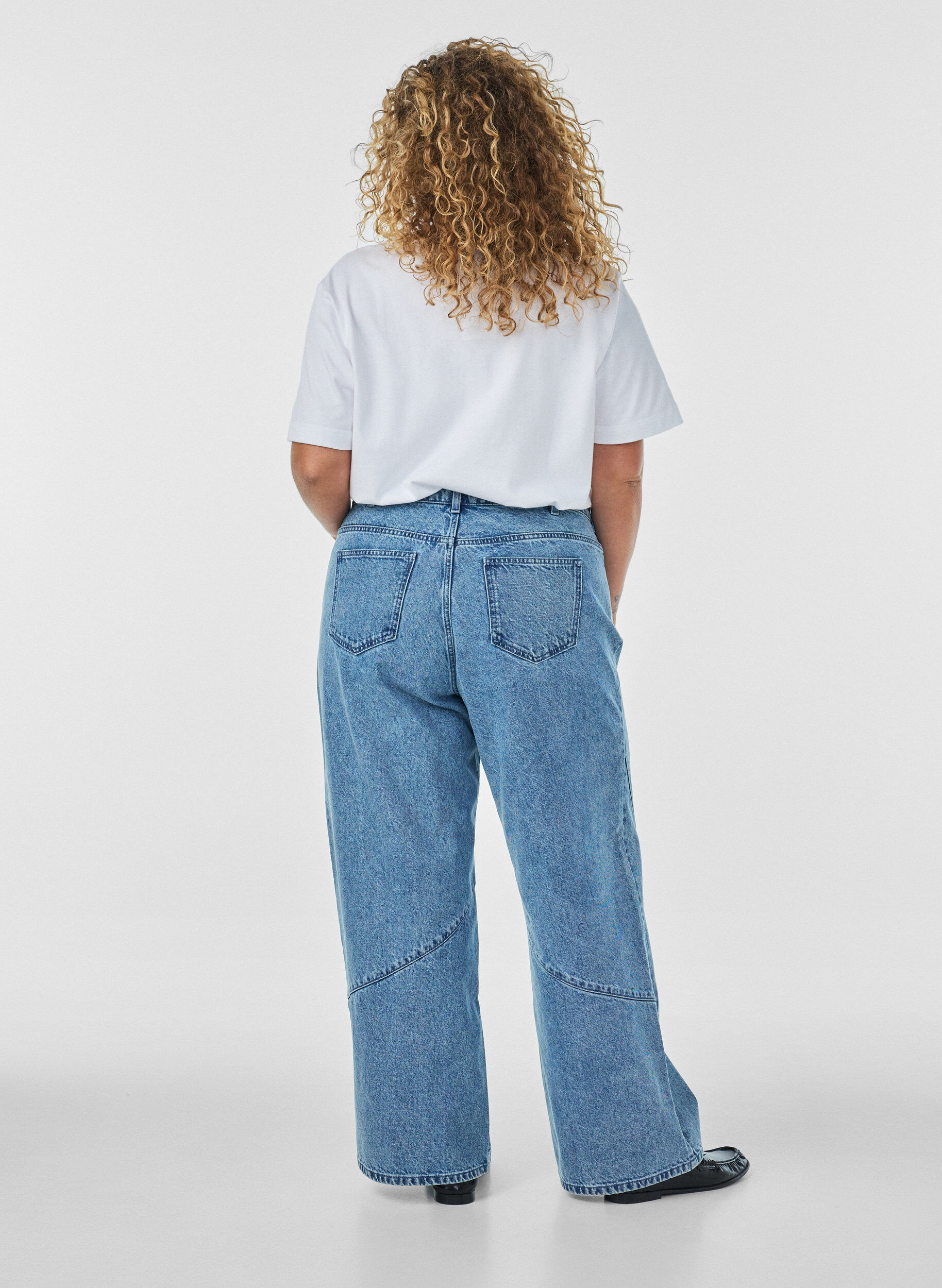 ZizziJeans in weiter Passform mit Nahtdetails, Blau, Model image number 1