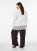 Lockere Bluse mit breiter Spitze, Wei&szlig;, Model image number 2