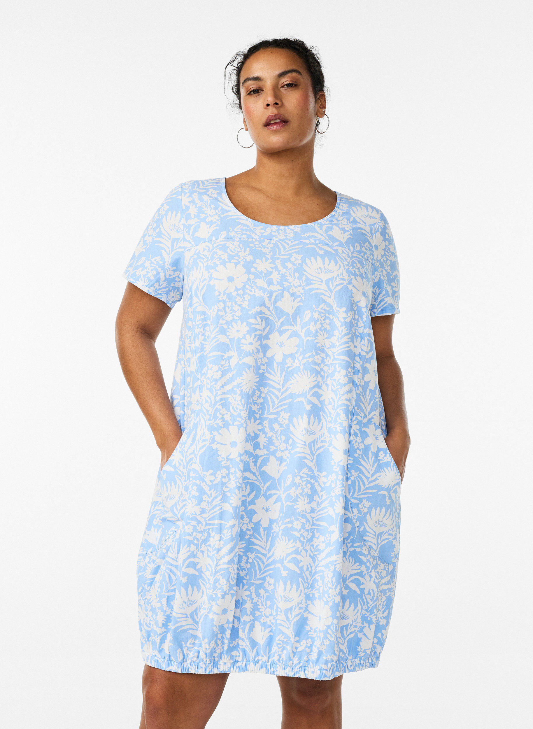 Zizzi Kurz&auml;rmliges Baumwollkleid mit Aufdruck, Vanille, Model image number 0