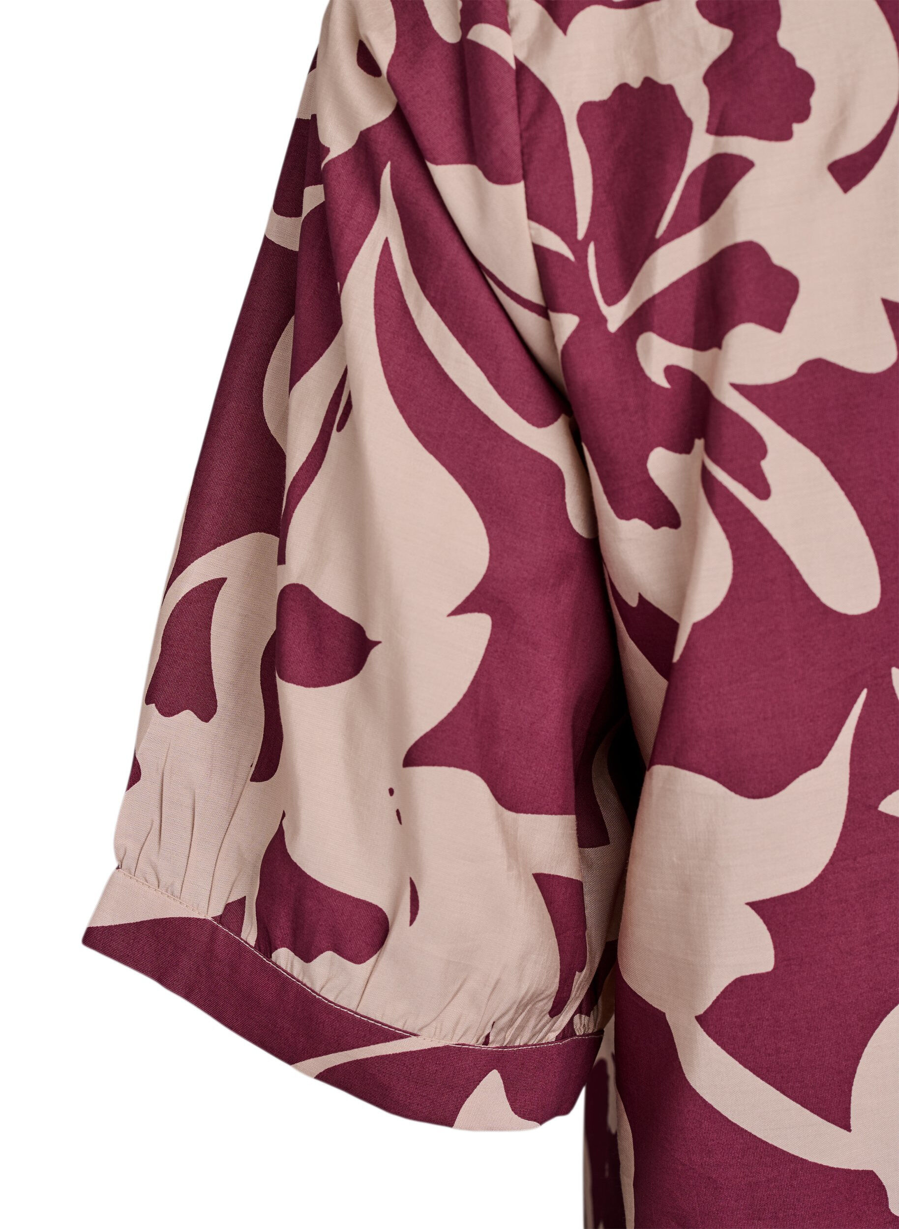 Zizzi Kleid in Kniel&auml;nge mit Print und V-Ausschnitt, Rot, Packshot image number 3