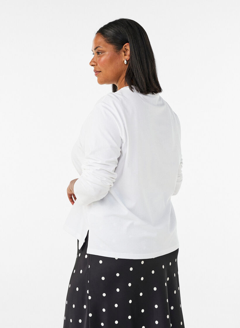 Basic T-Shirt mit langen &Auml;rmeln, Wei&szlig;, Model image number 2
