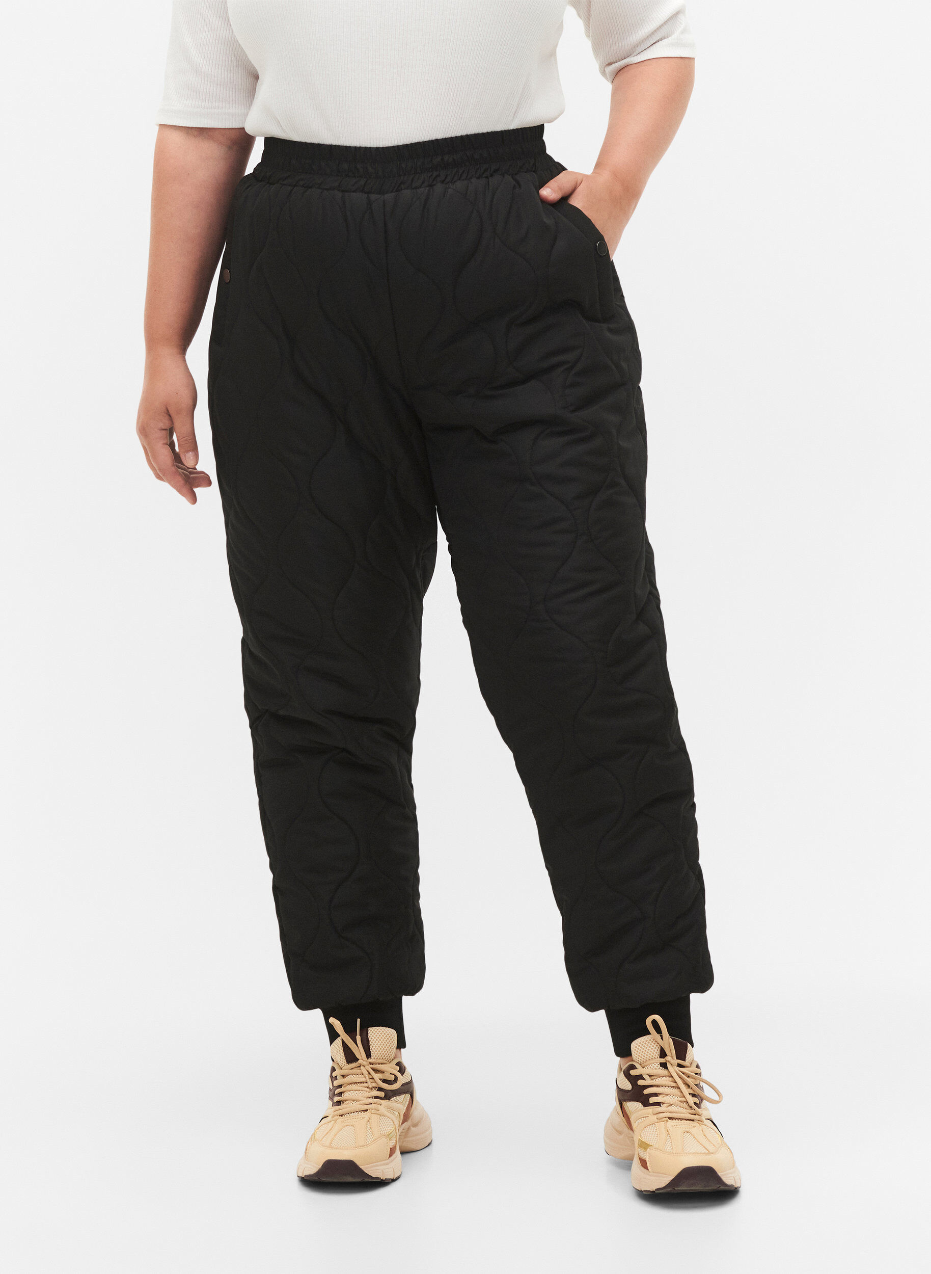 Zizzi Gesteppte Thermohosen, Black, Model image number 2