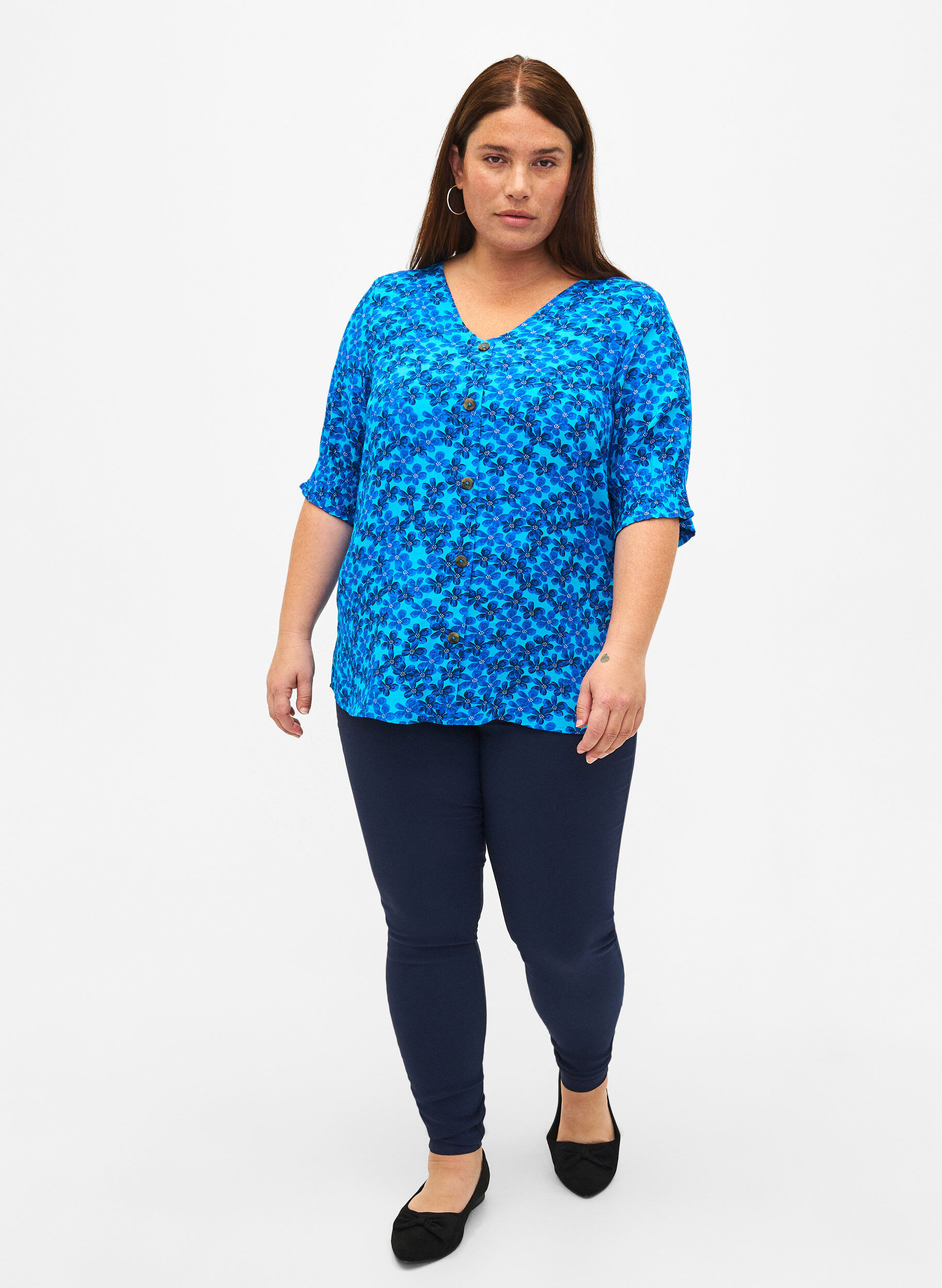 Zizzi  Viskosebluse mit Kn&ouml;pfen, Blue Small Flower, Model image number 2