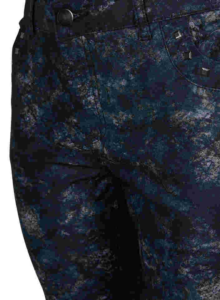 Emily-Jeans mit Muster und Nieten, Black AOP, Packshot image number 2