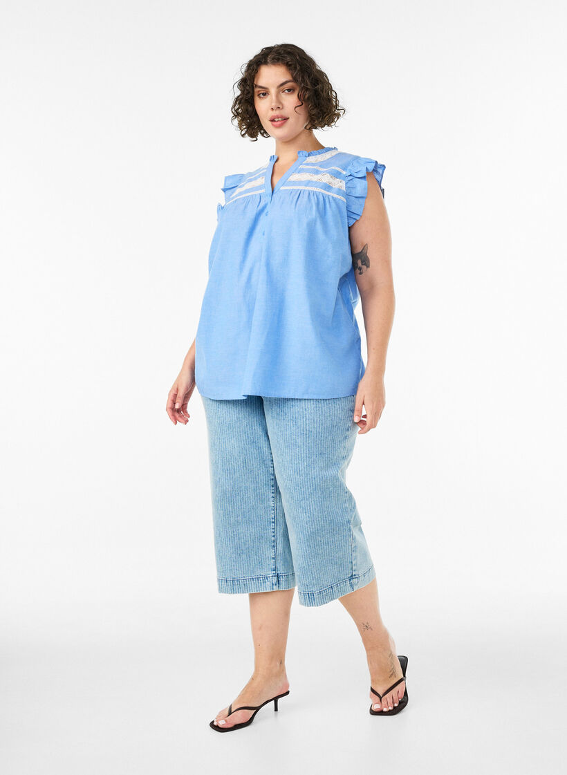 &Auml;rmellose Bluse aus Baumwolle mit R&uuml;schenkanten, Blau, Model image number 1