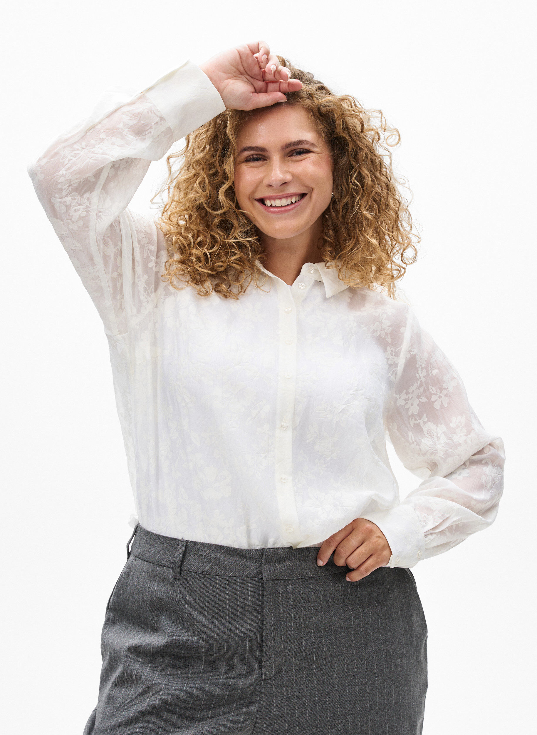 Hemdbluse mit Ton-in-Ton-Muster, Vanille, Model