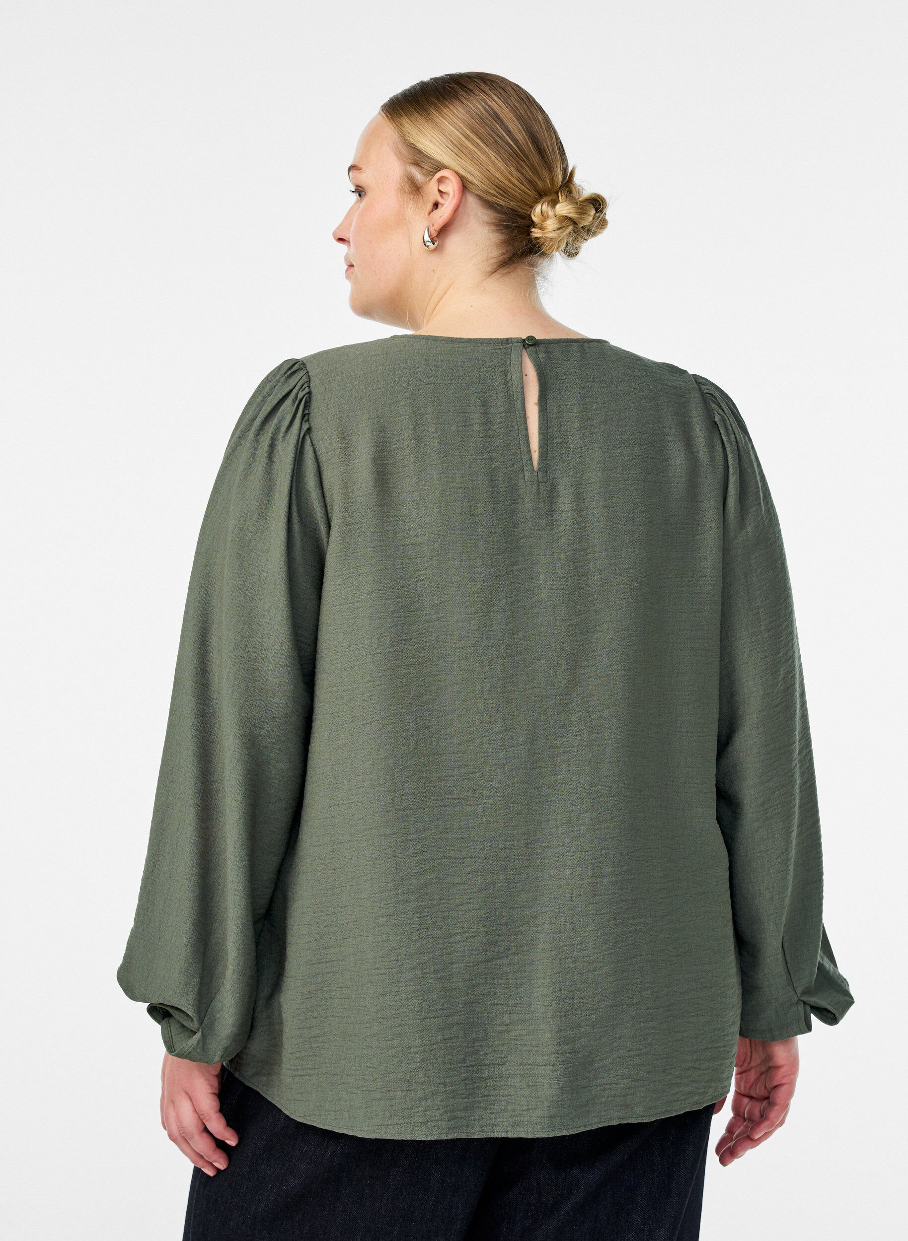 Zizzi Lang&auml;rmlige Bluse aus Viskose, Gr&uuml;n, Model image number 2
