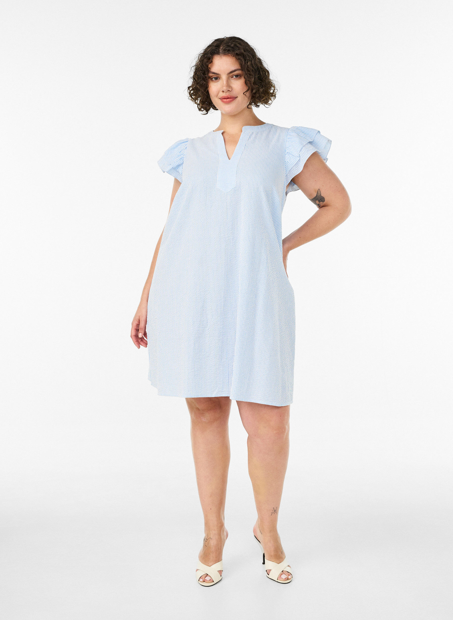 ZizziGestreiftes Kleid aus Baumwolle mit R&uuml;schen und A-Linien-Schnitt, Blau, Model image number 1