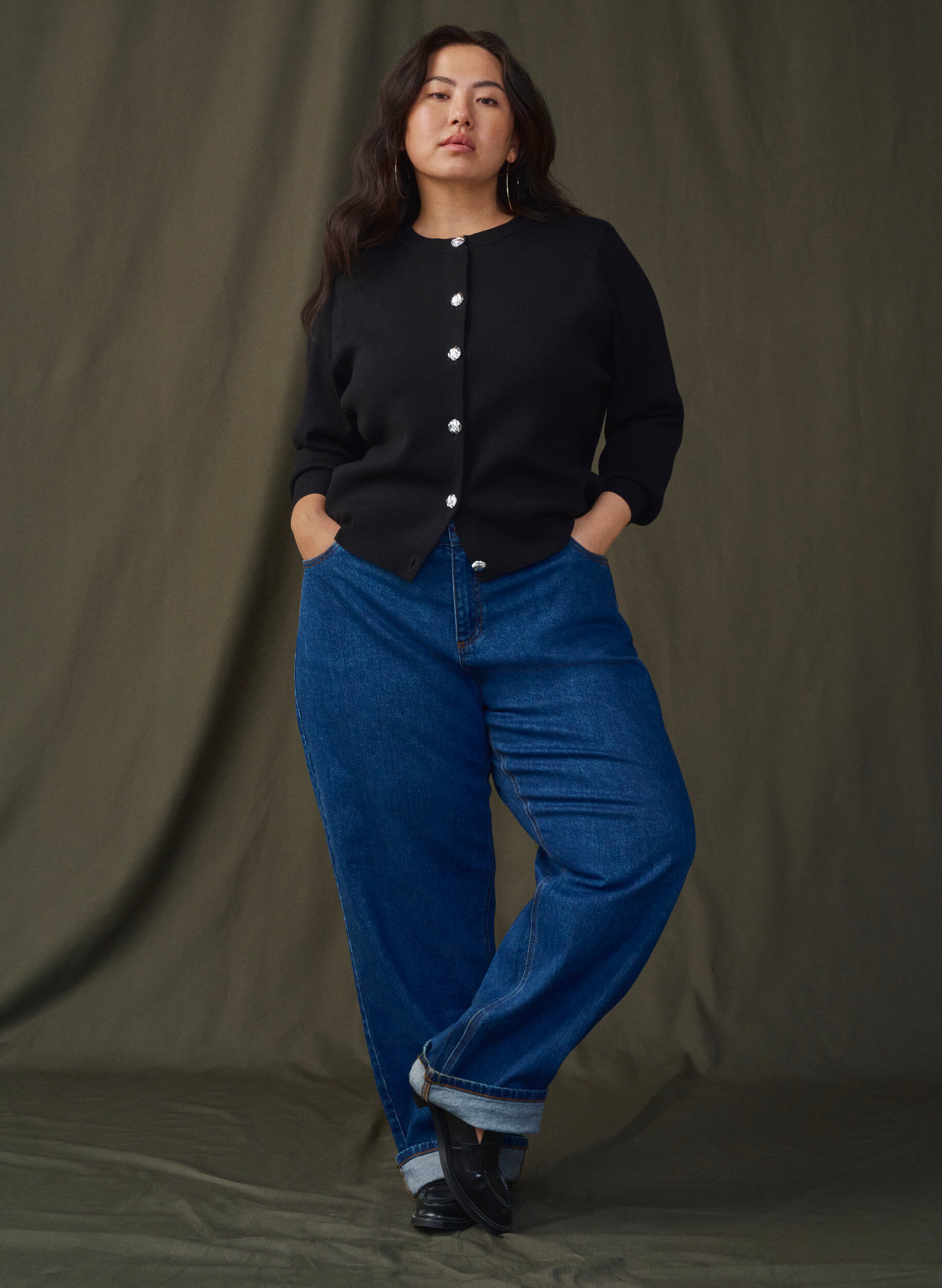 Zizzi Strickjacke mit dekorativen Kn&ouml;pfen, Black, Image image number 0