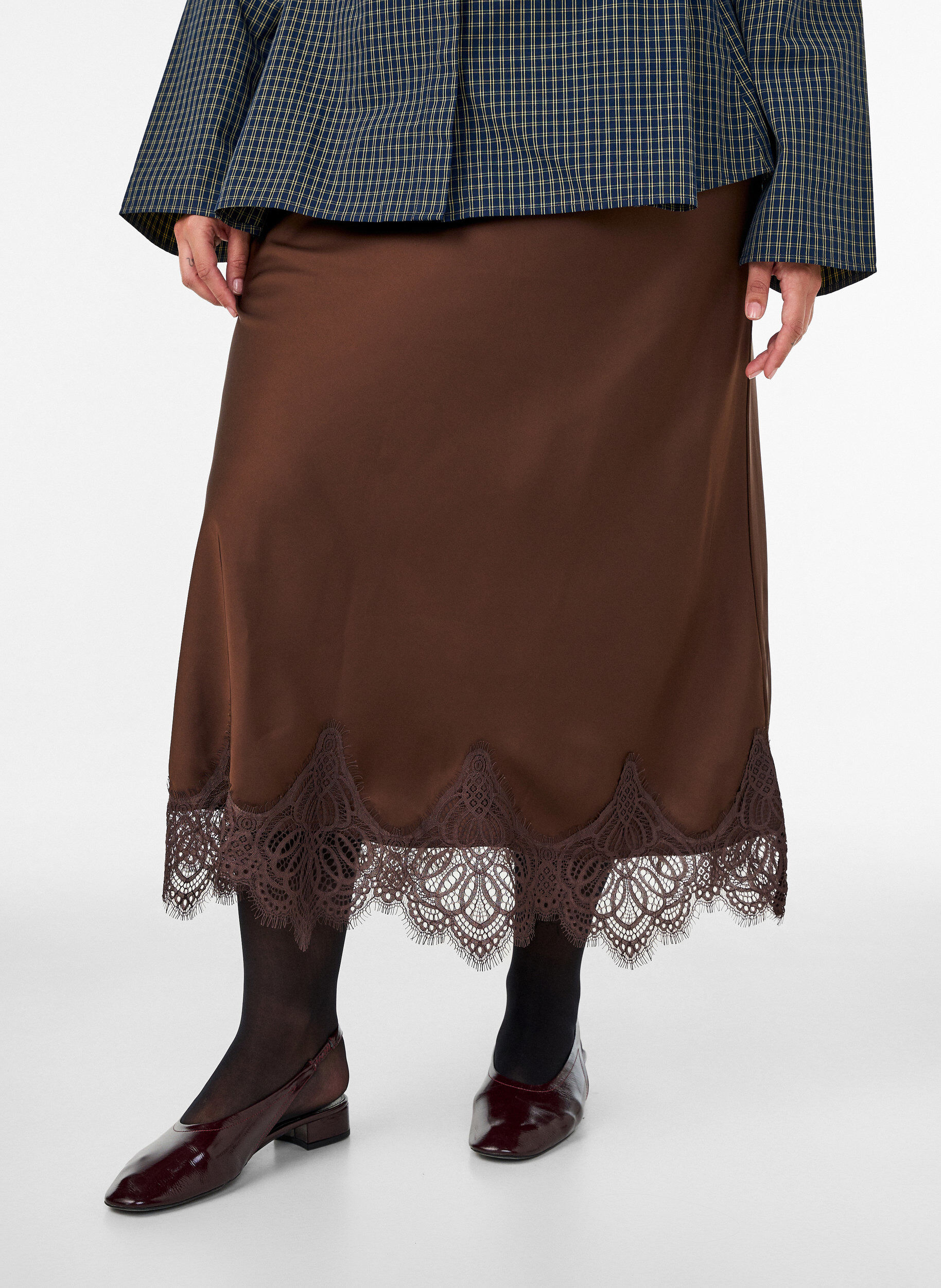 ZizziMidi-Rock aus Satin mit Spitzen, Braun, Model image number 2