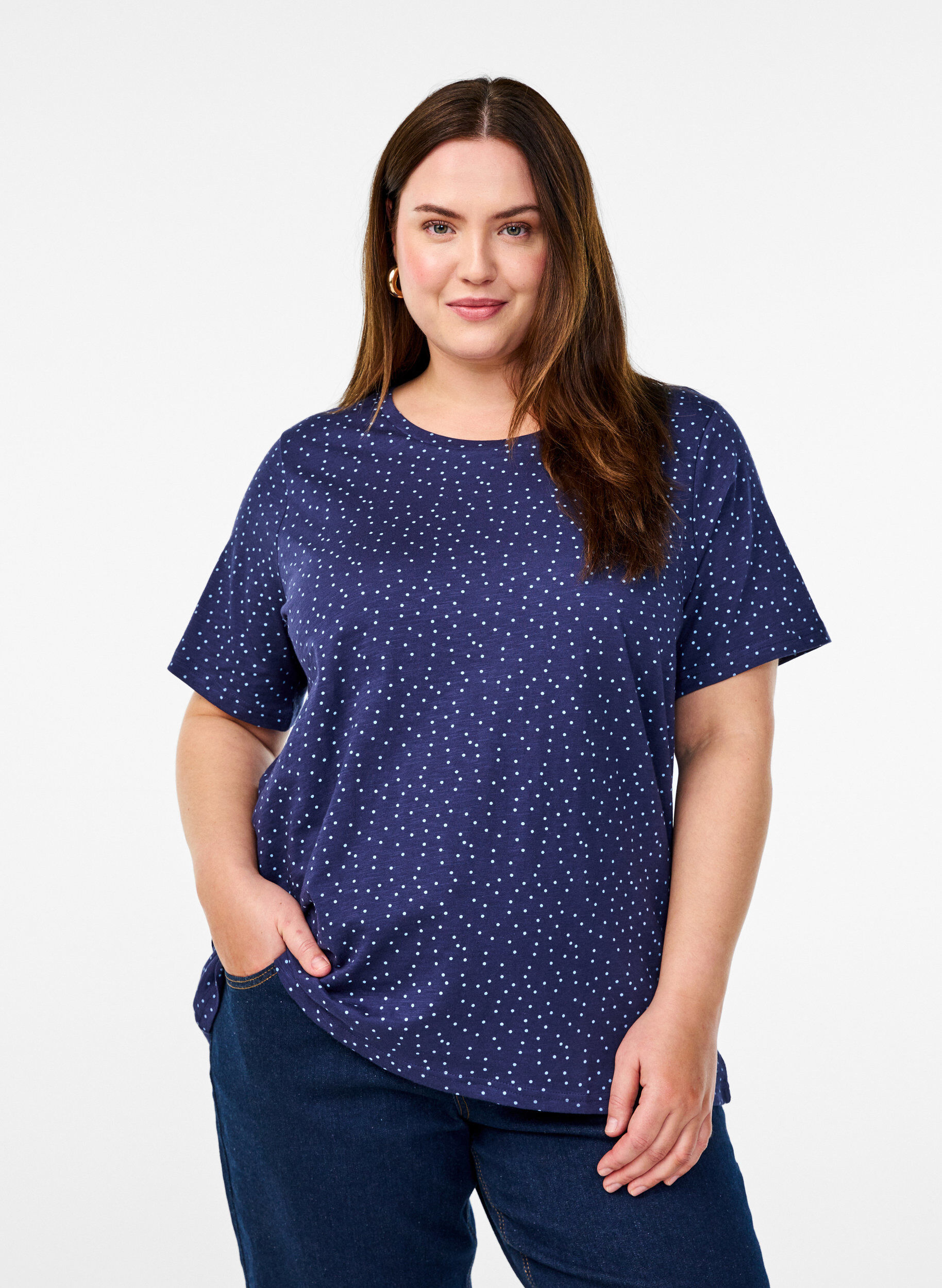 Zizzi T-Shirt aus Bio-Baumwolle mit Punkten, Blau, Model image number 0