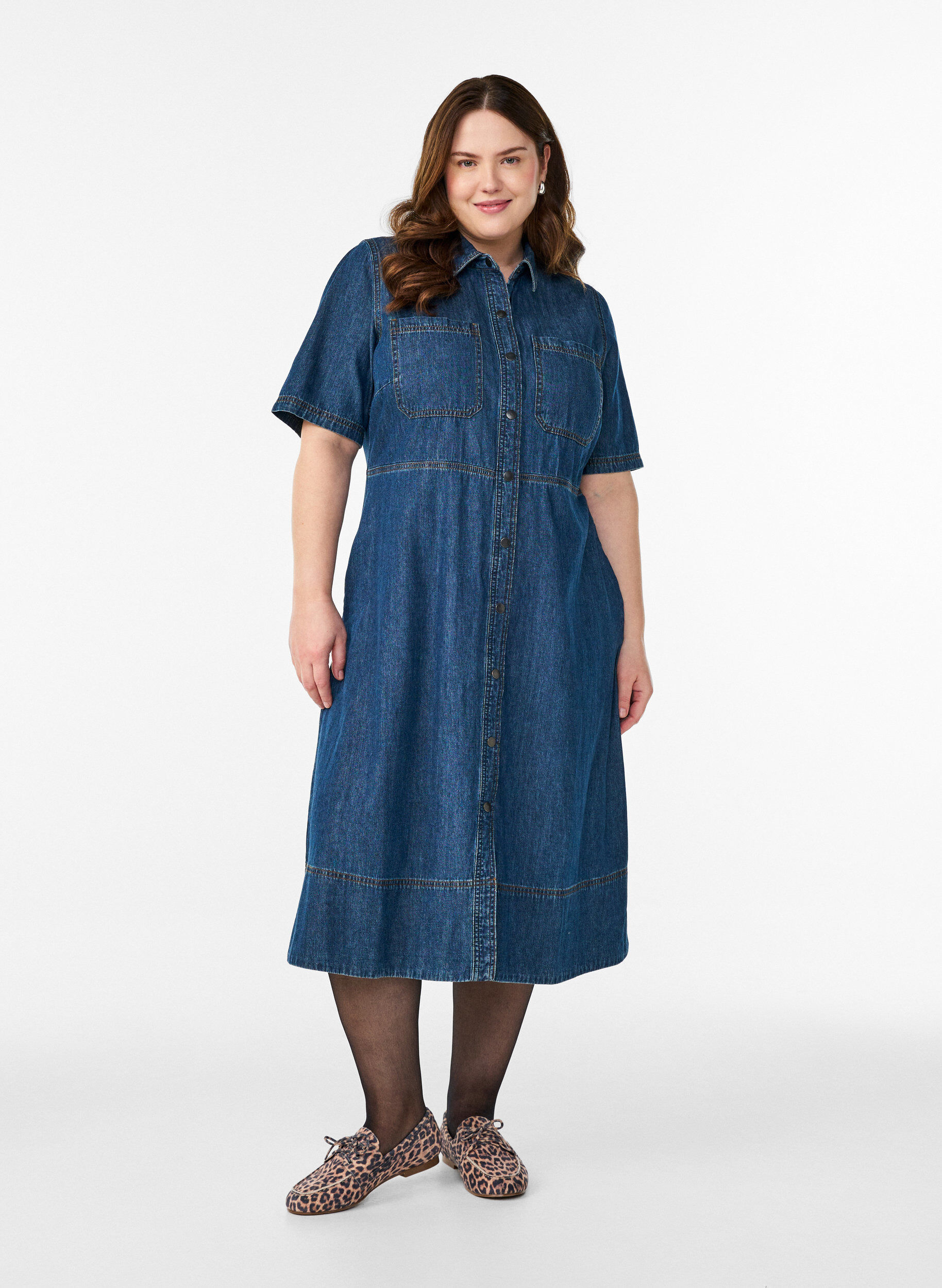 Zizzi Hemdkleid aus Denim mit kurzen &Auml;rmeln, Blau, Model image number 0