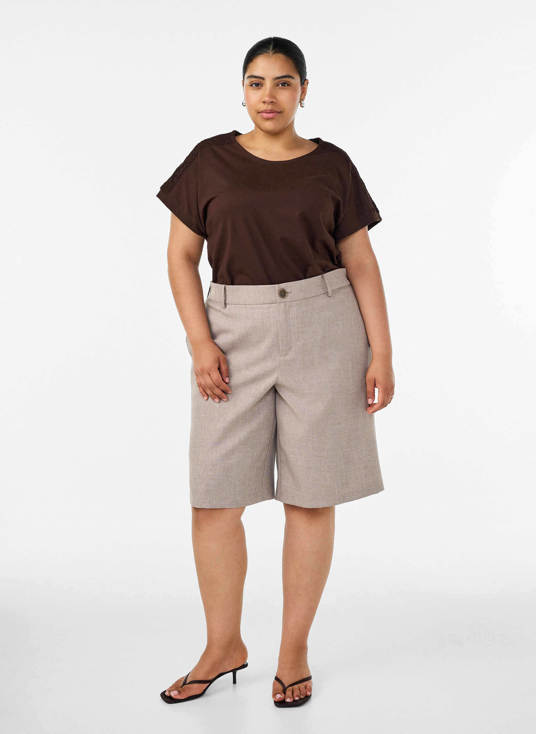 ZizziT-Shirt aus Baumwolle mit H&auml;keldetail, Braun, Model image number 1