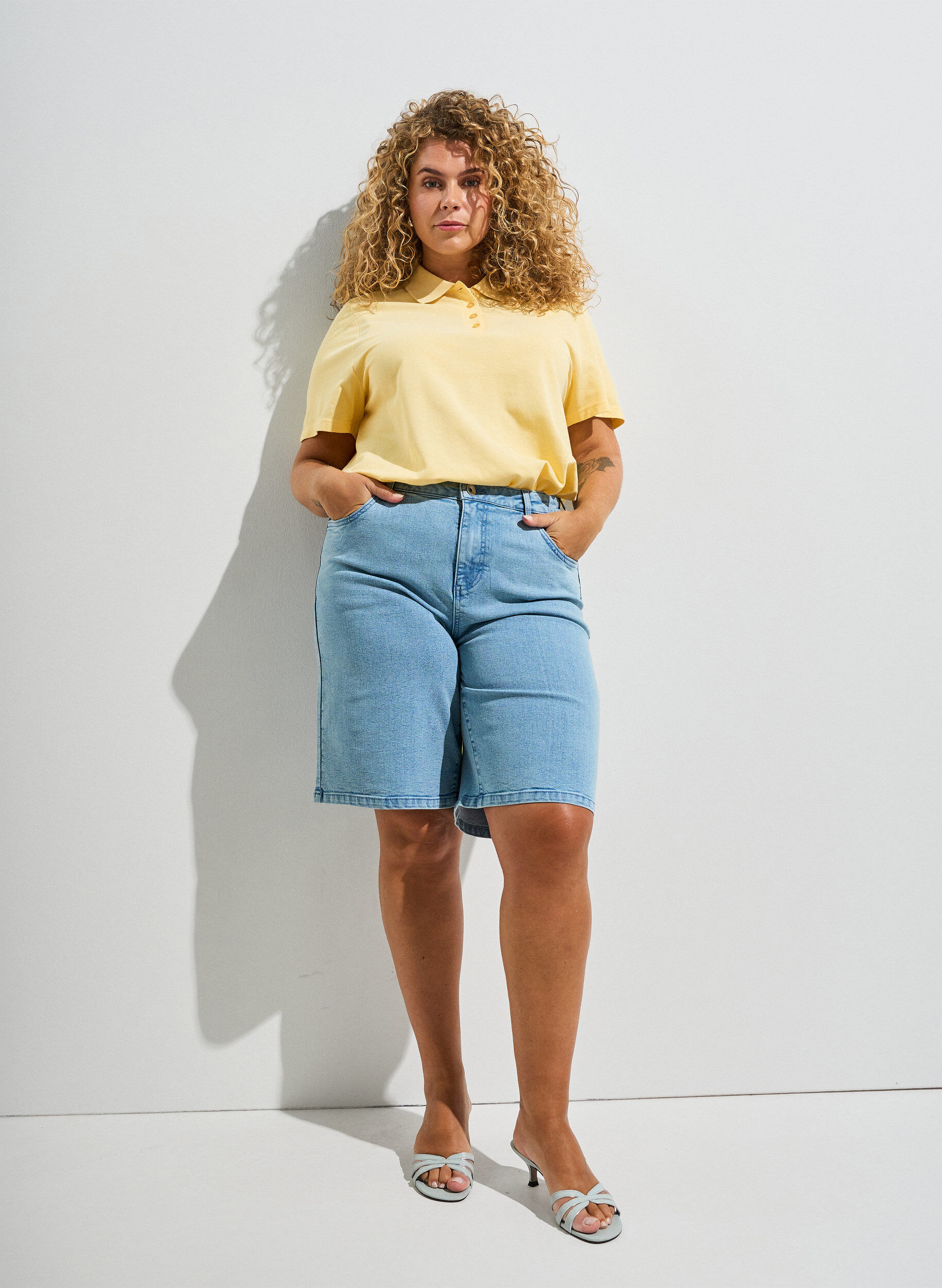 Zizzi Poloshirt mit kurzen &Auml;rmeln, Gelb, Image image number 0