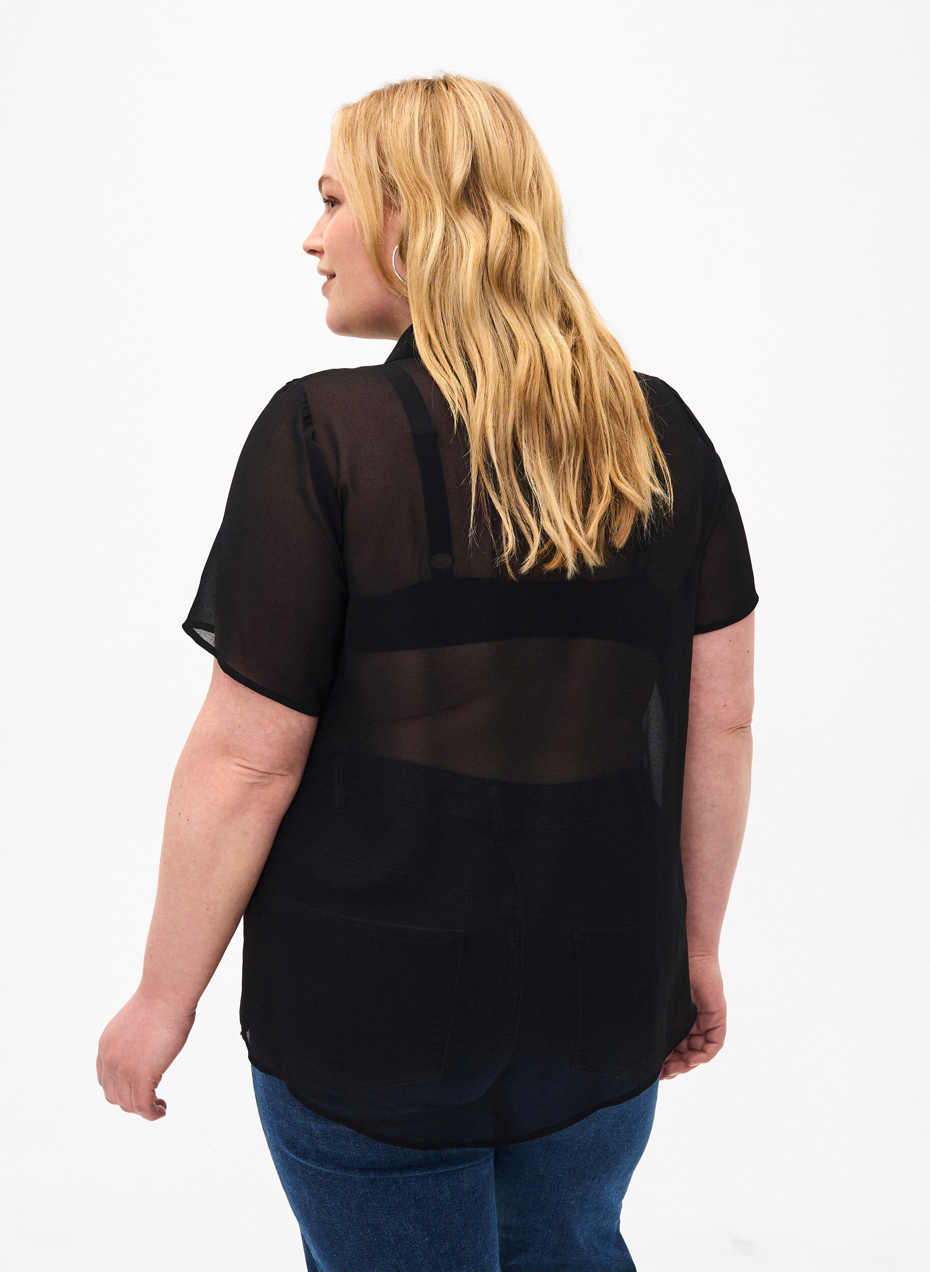 Zizzi Kurz&auml;rmelige Hemdbluse mit R&uuml;schen, Black, Model image number 1