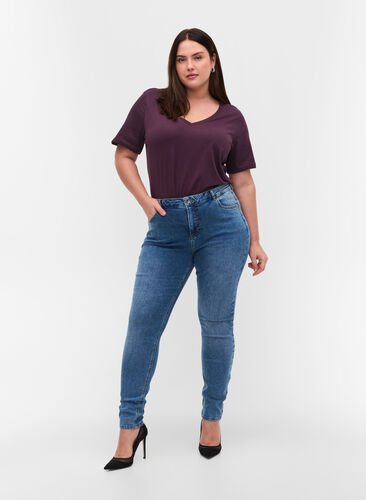 Super schmale Amy Jeans aus einem Baumwollmix, Blue denim, Model image number 0