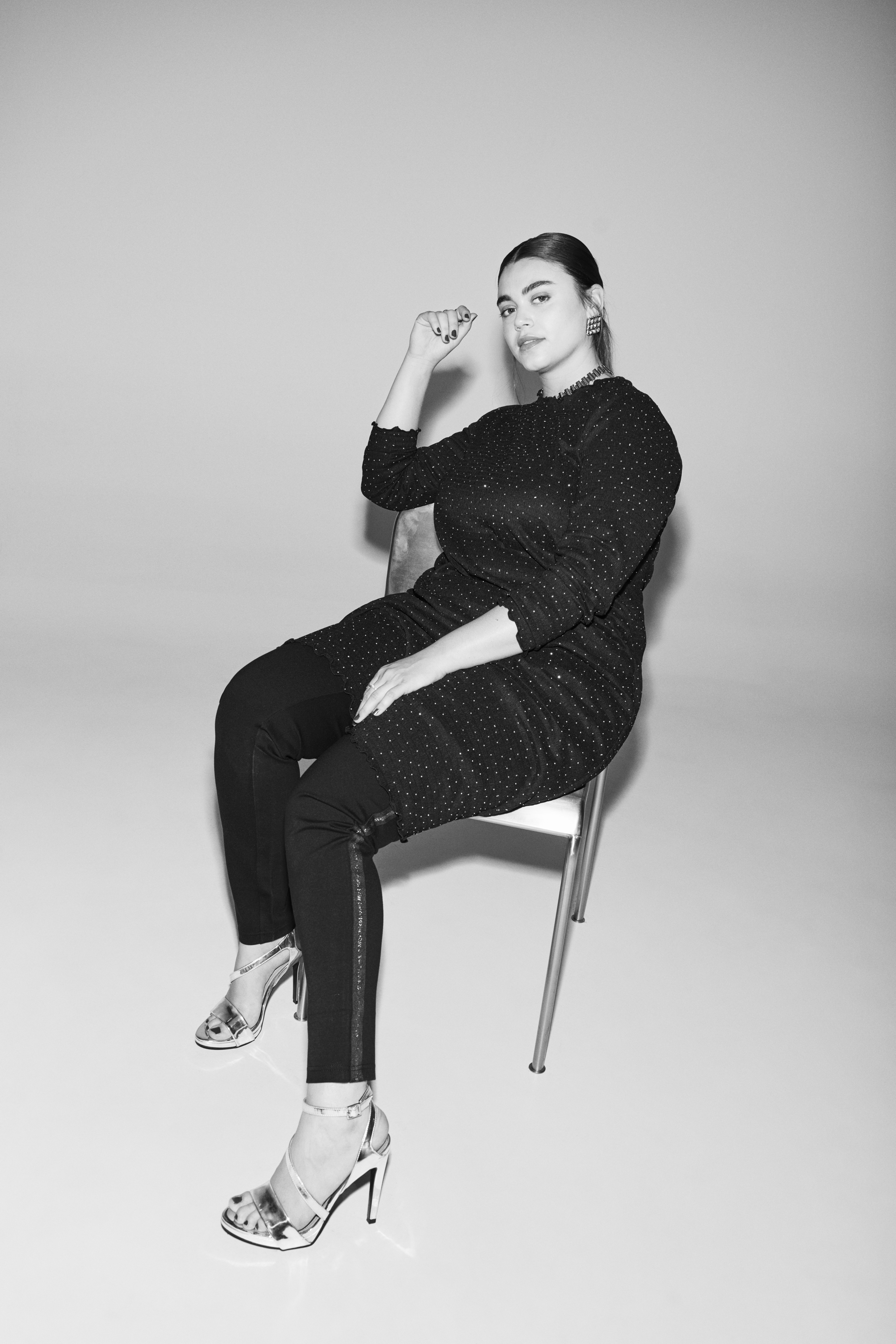 Zizzi Kleid mit Strasssteinen, , Model