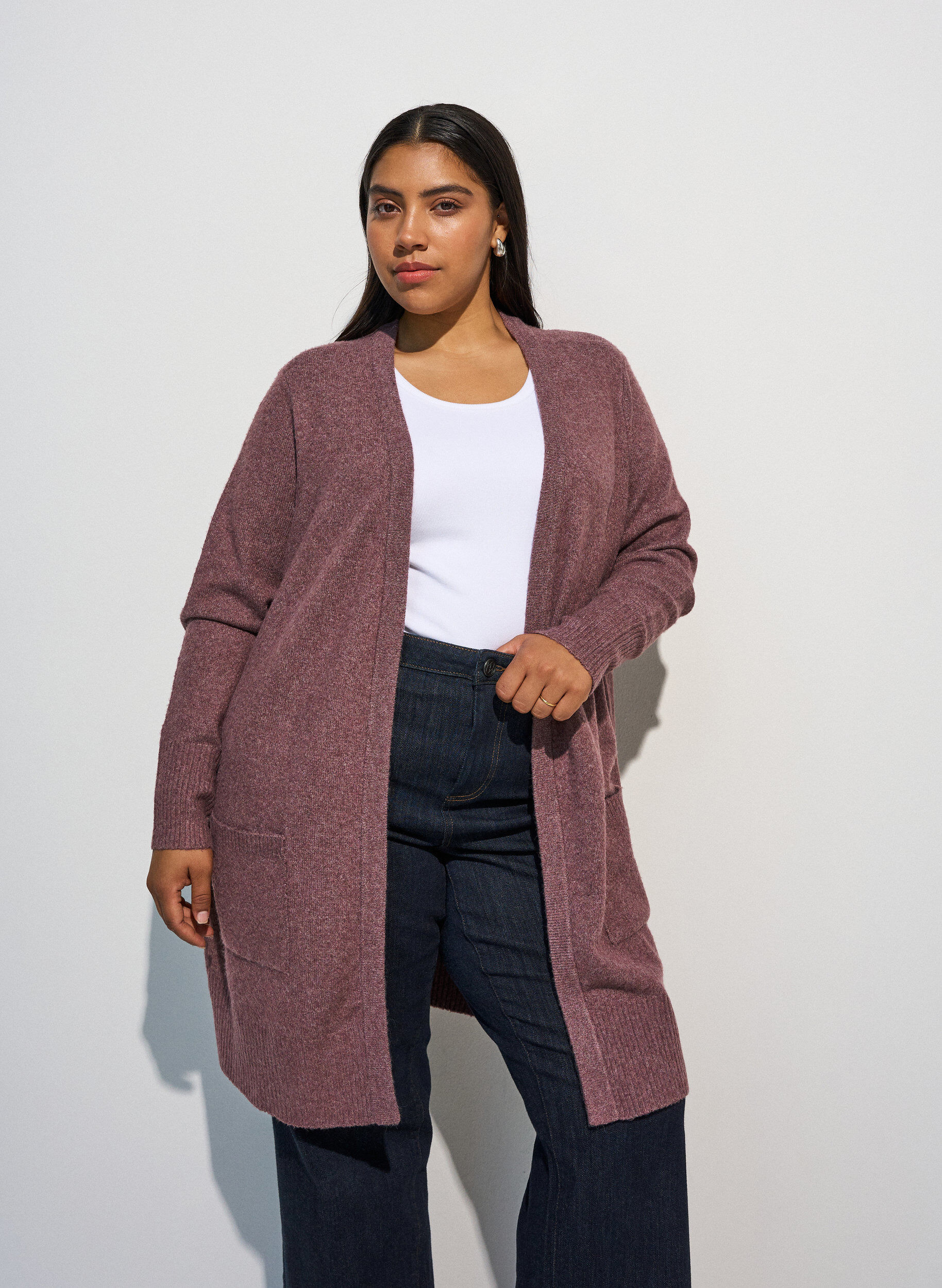Strickjacke mit Rippenstrick und Taschen, Rot, Model