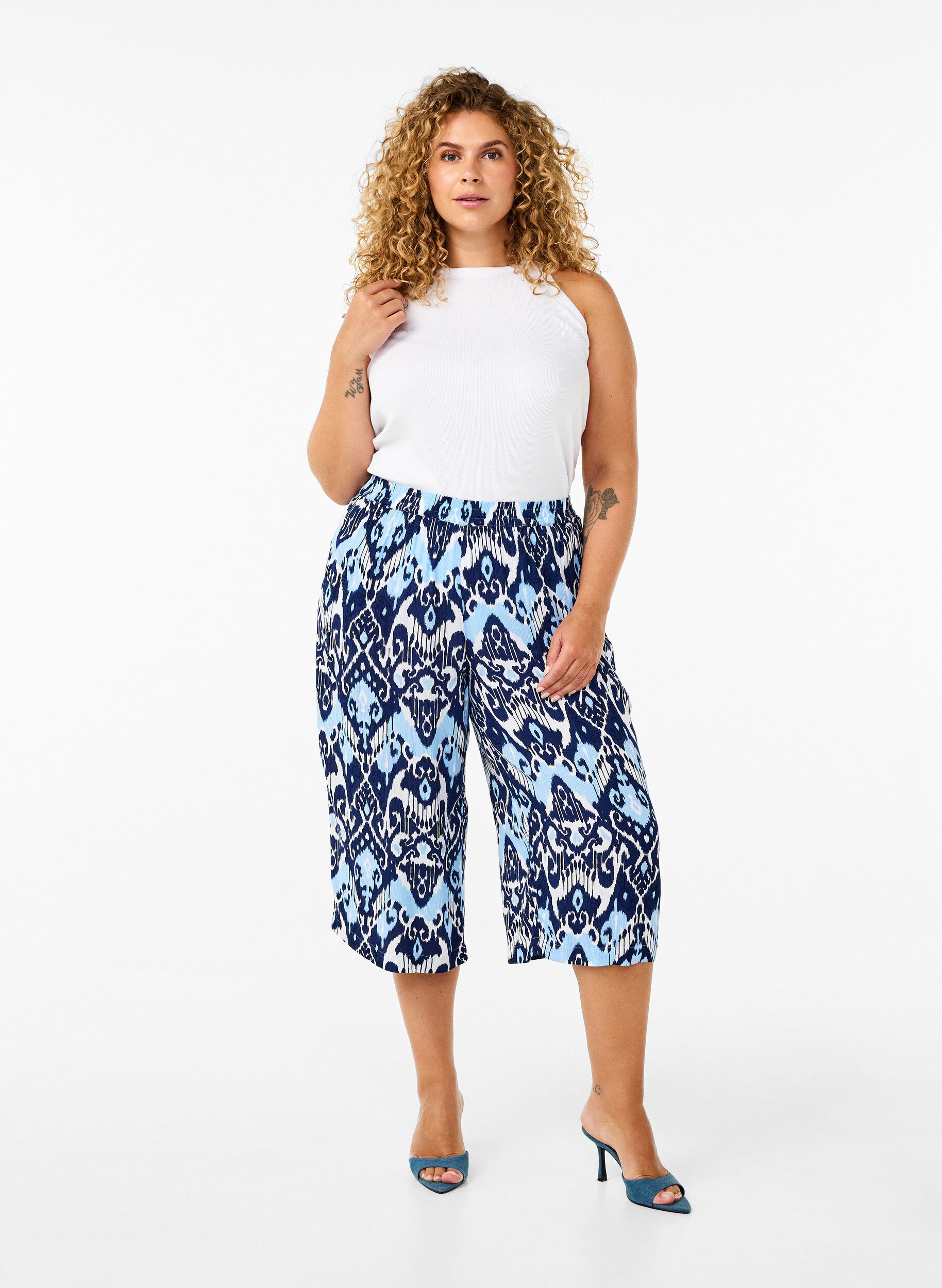 Zizzi Culotte-Hose aus Viskose mit Aufdruck, Blue Ethnic AOP, Model image number 0