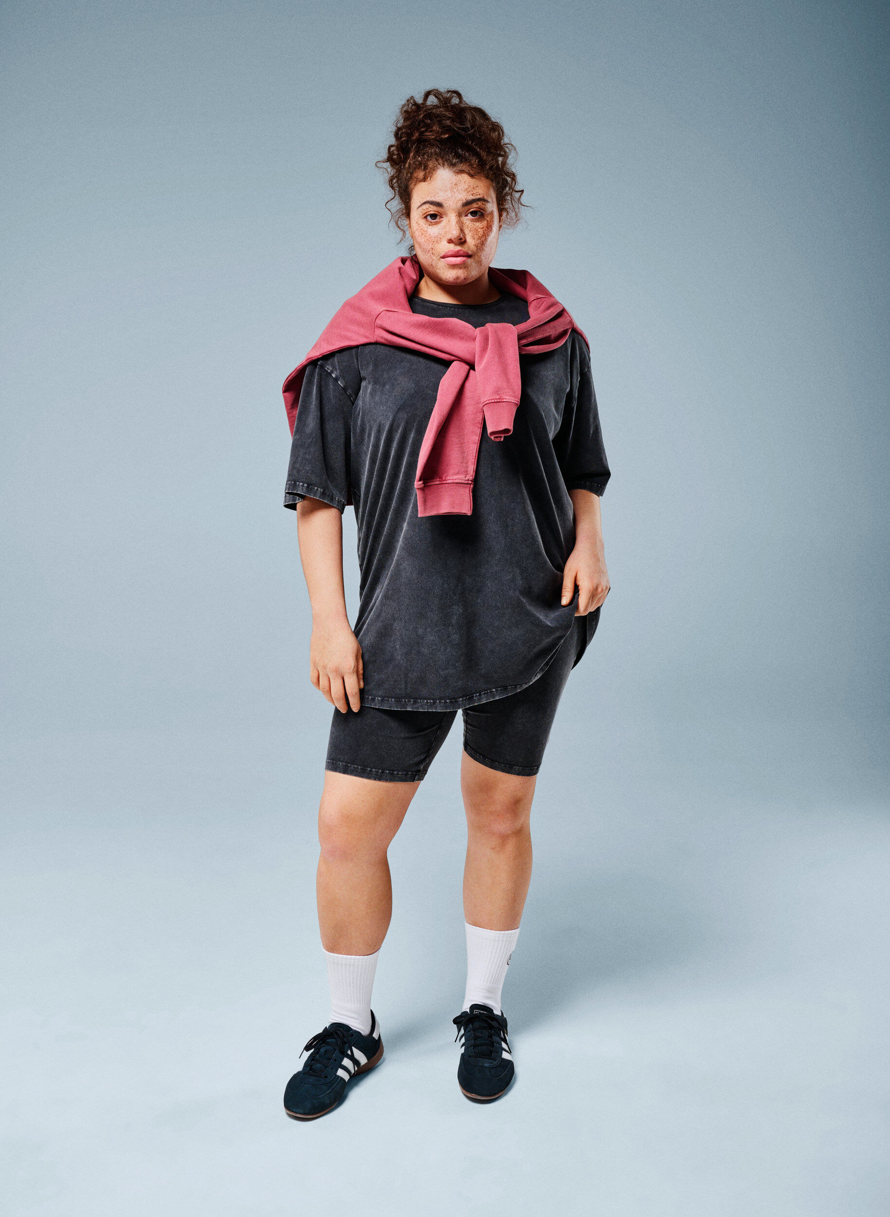 Zizzi Eng anliegende Shorts aus Jersey in Washed-Optik, Schwarz, Image image number 0