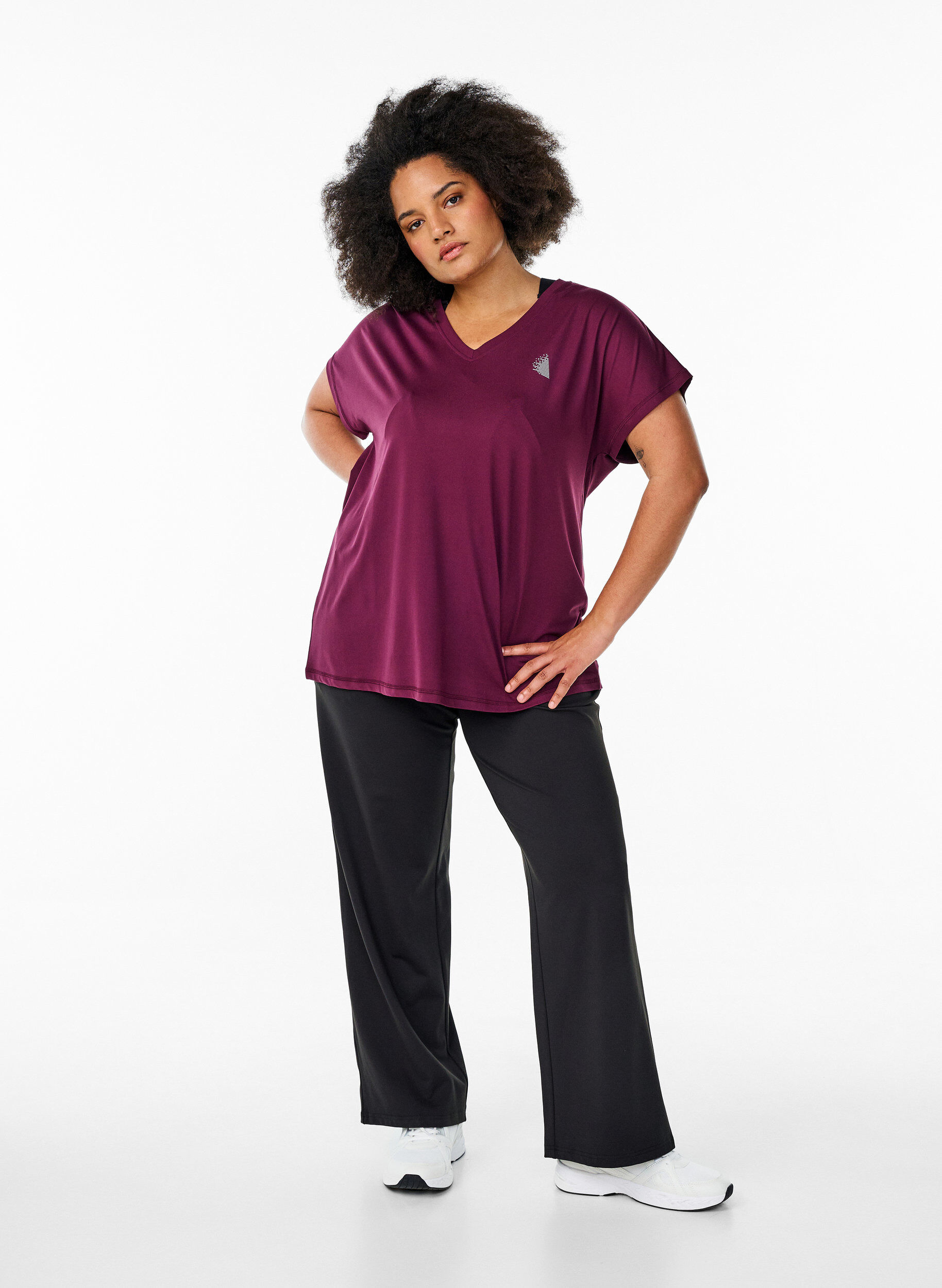 Zizzi Lockeres Trainings-T-Shirt mit V-Ausschnitt, Rot, Model image number 1