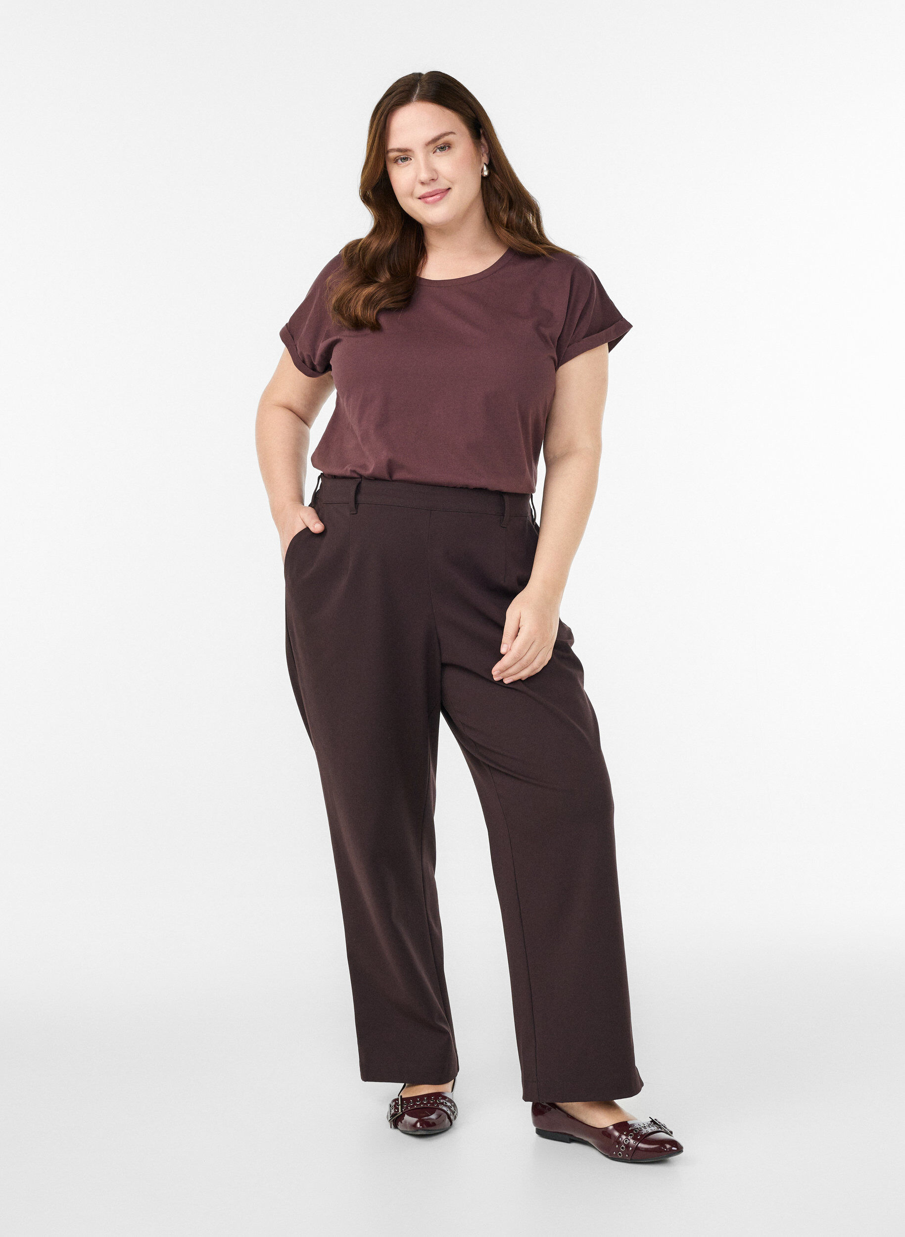 Zizzi Kurz&auml;rmeliges T-Shirt aus einer Baumwollmischung, Dunkles Bordeaux, Model image number 1