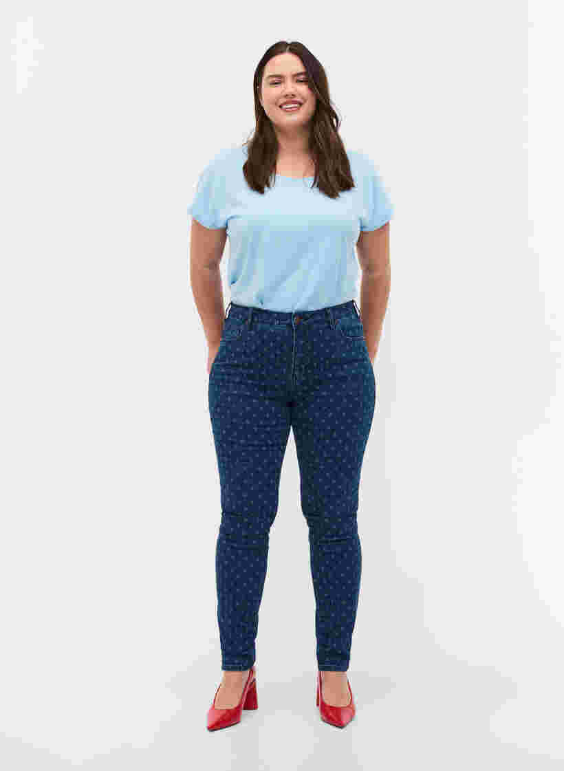 Super Slim Amy Jeans mit Printdetails, Dark blue, Model