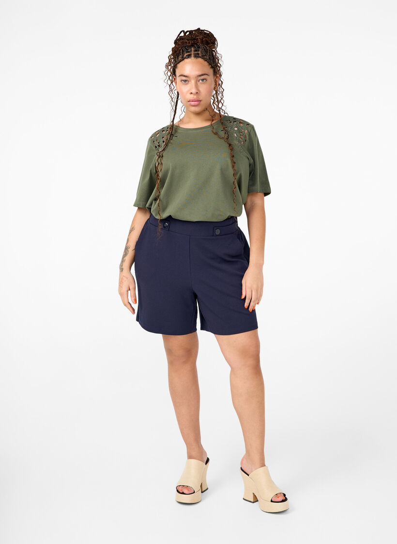 T-Shirt aus Bio-Baumwolle mit Stickereidetails, Thyme, Model image number 2