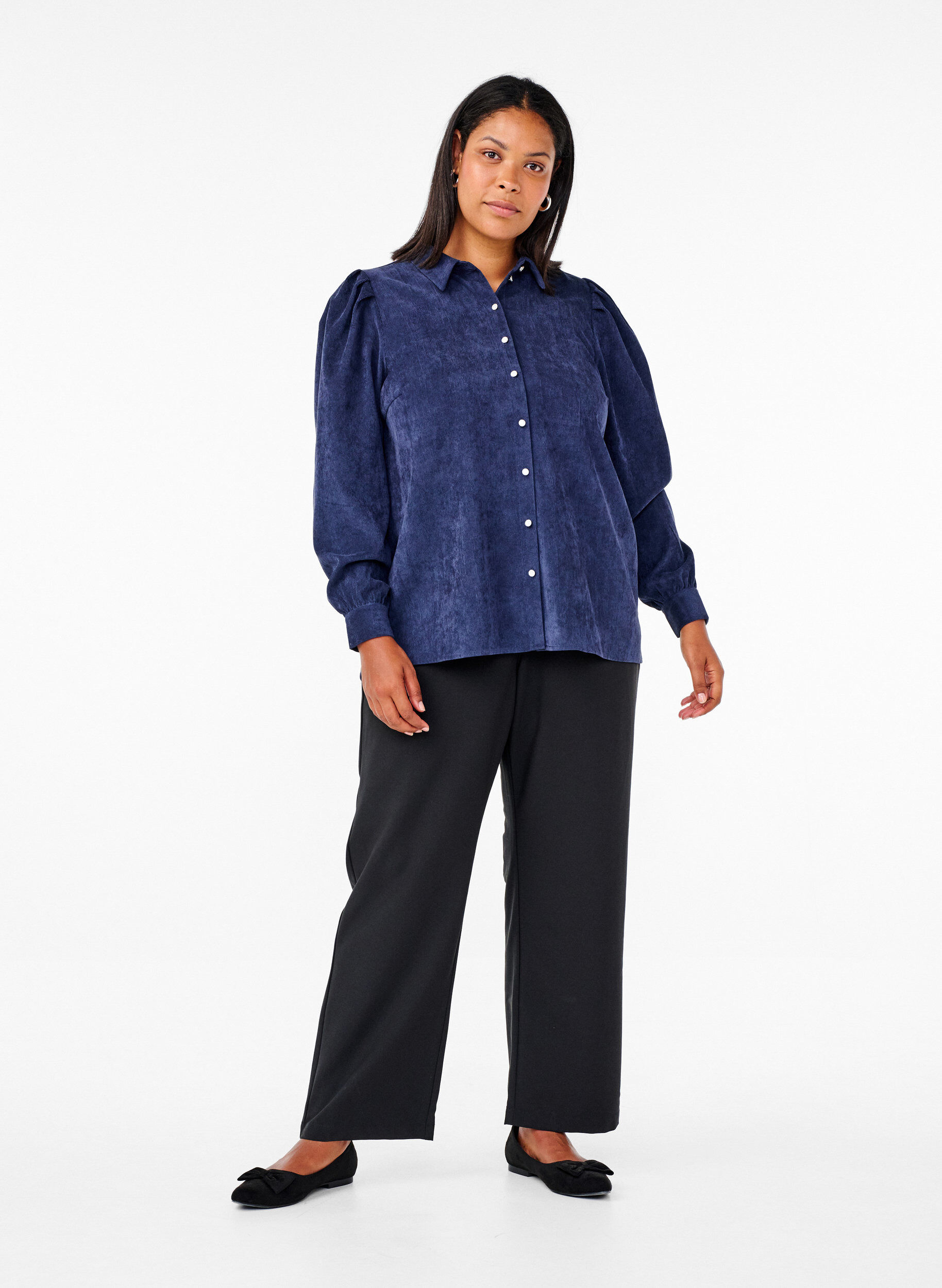 Zizzi Hemd aus Samt mit Strasskn&ouml;pfen, Medieval Blue, Model image number 2