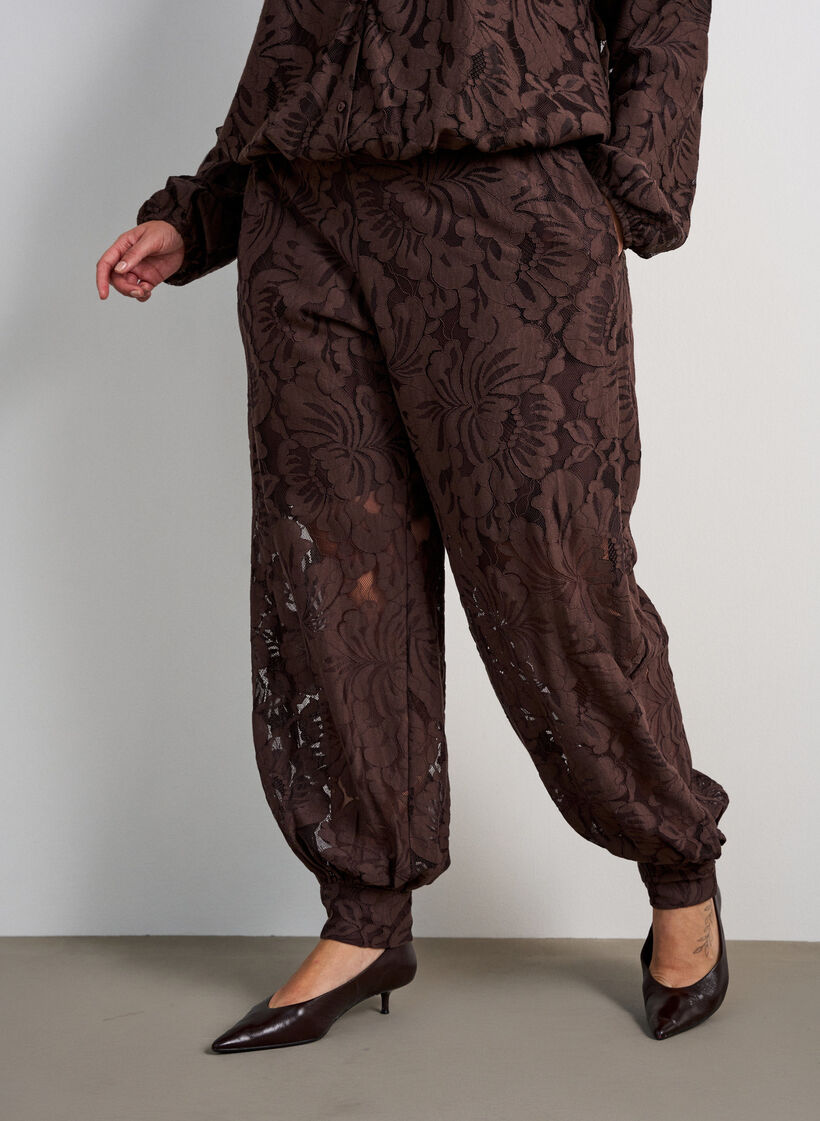 Ballonhose aus Spitze mit Innenshorts, Braun, Model image number 2