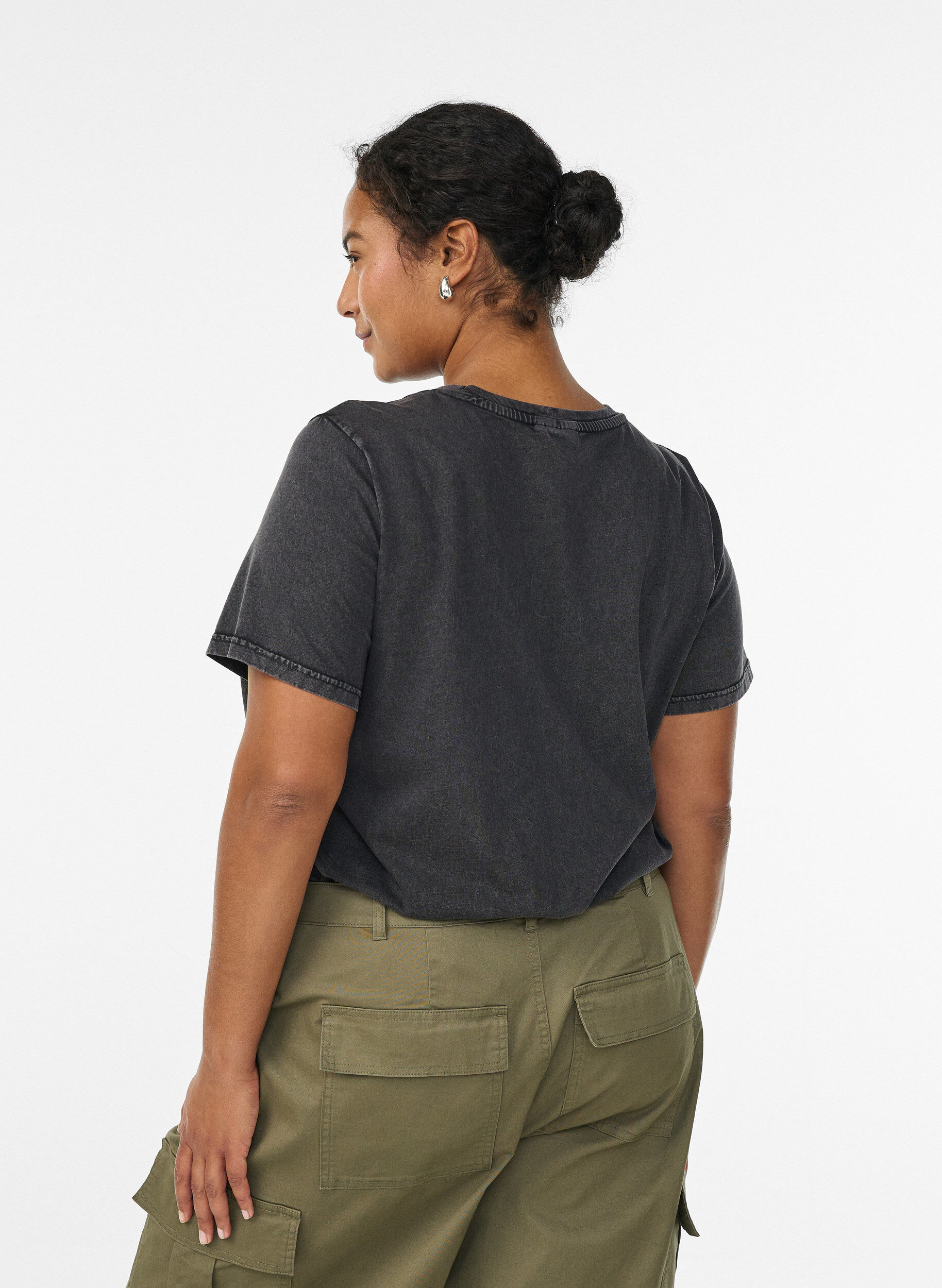 Zizzi T-Shirt aus Bio-Baumwolle mit Print, Grau, Model image number 1