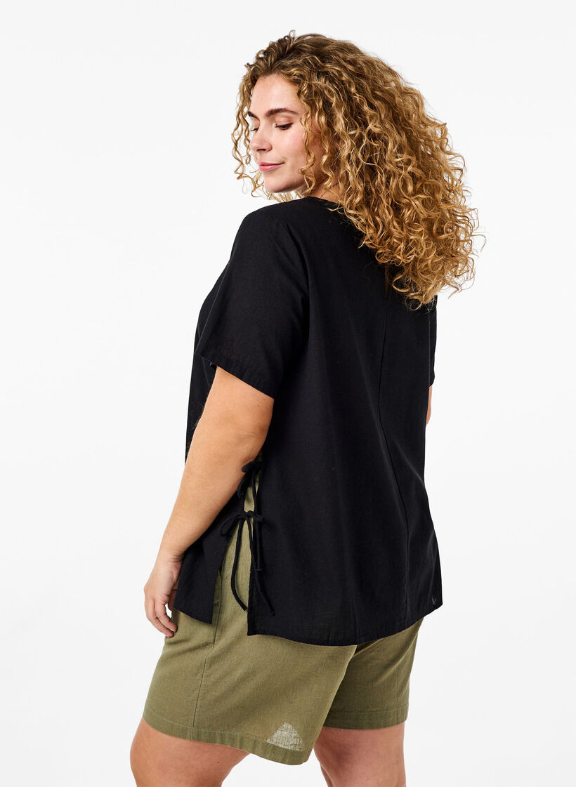 Weite kurze Hosen aus Baumwoll-Leinen-Mischgewebe, Deep Lichen Green, Model image number 1