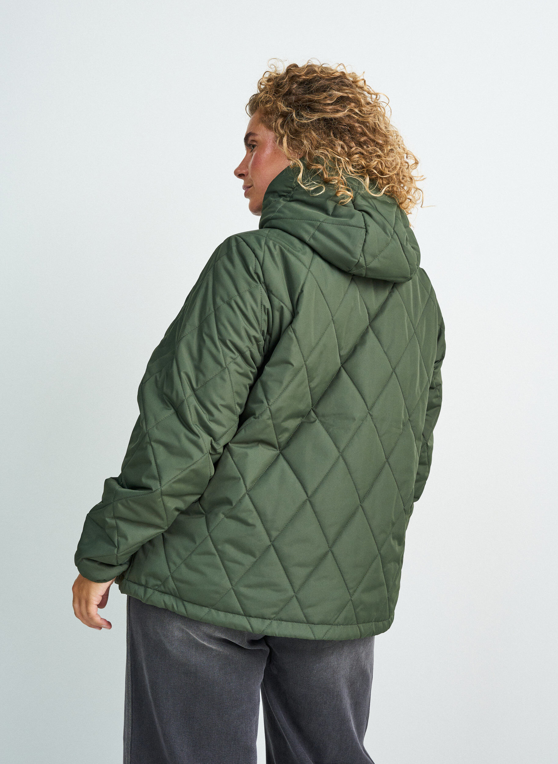 ZizziLeicht wattierte Jacke mit Rautensteppung, Gr&uuml;n, Model image number 2