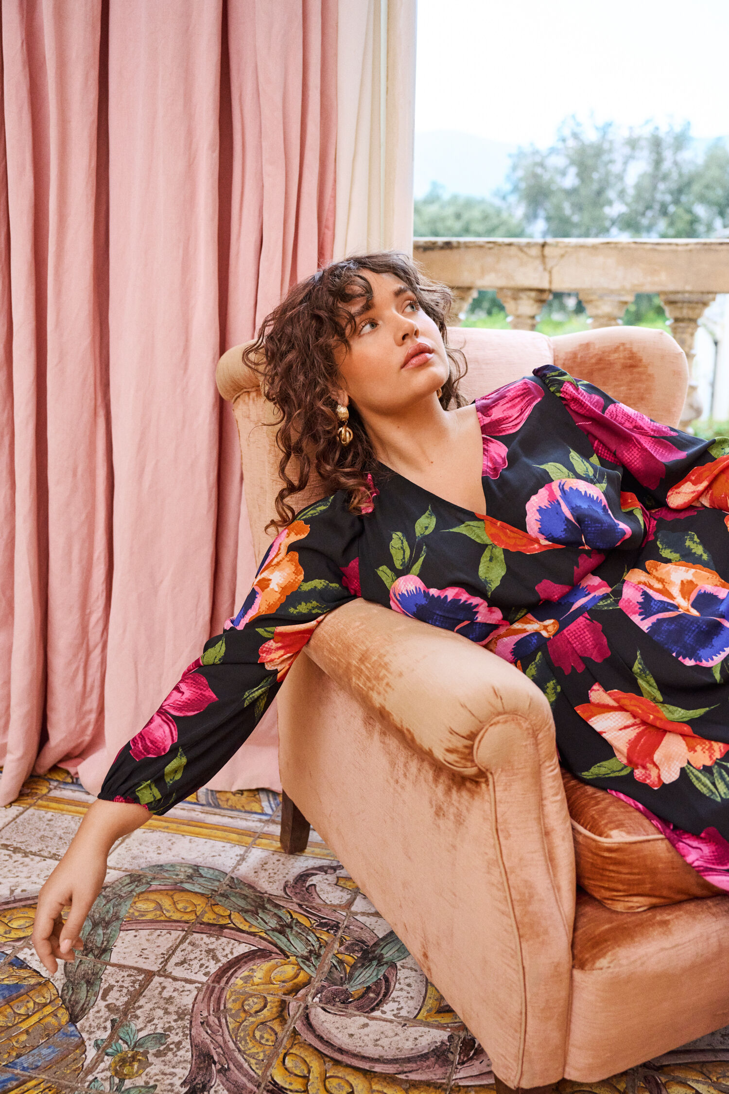 Zizzi Maxikleid mit Wickelausschnitt, , Model