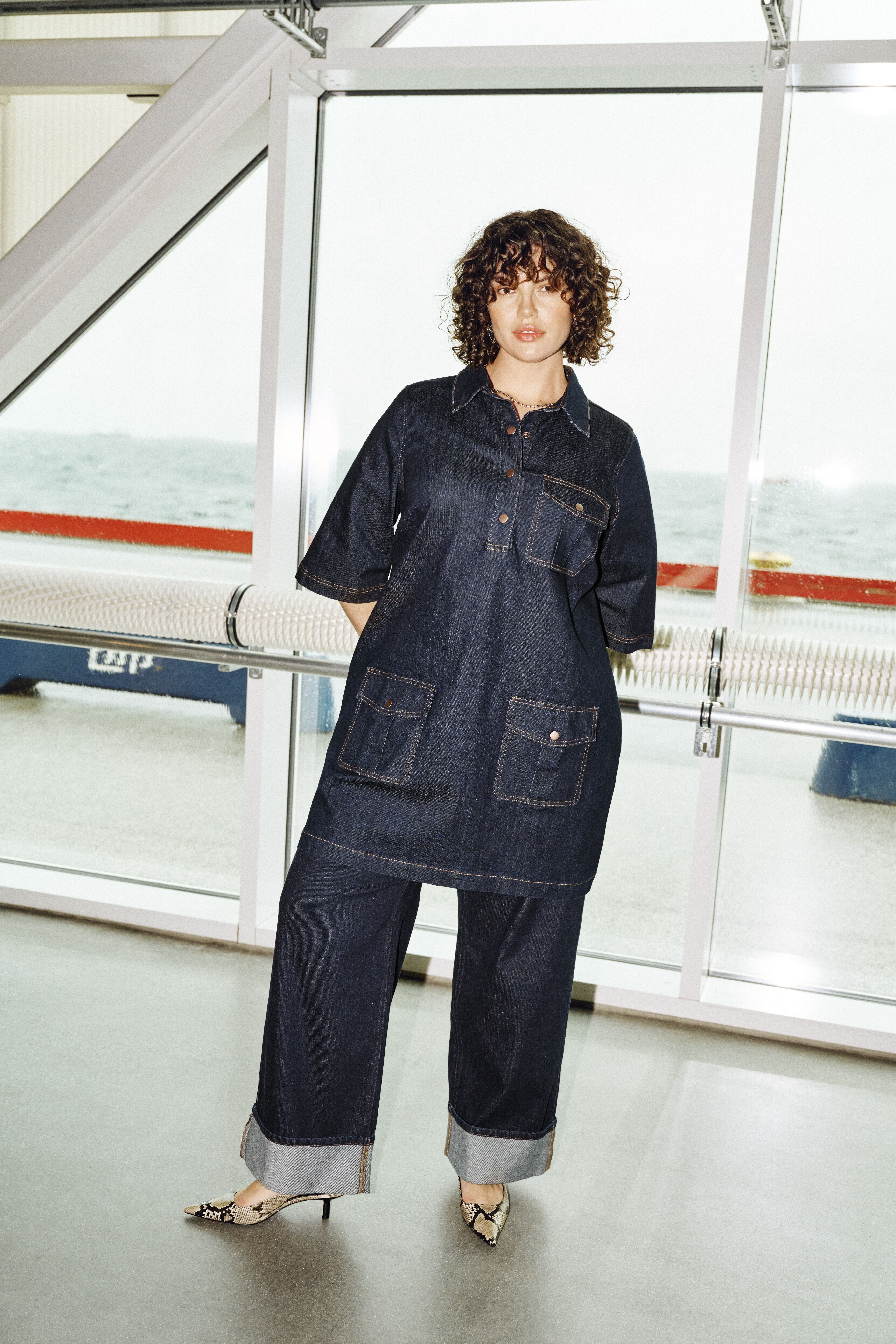 Denim-Look mit Details, , Model