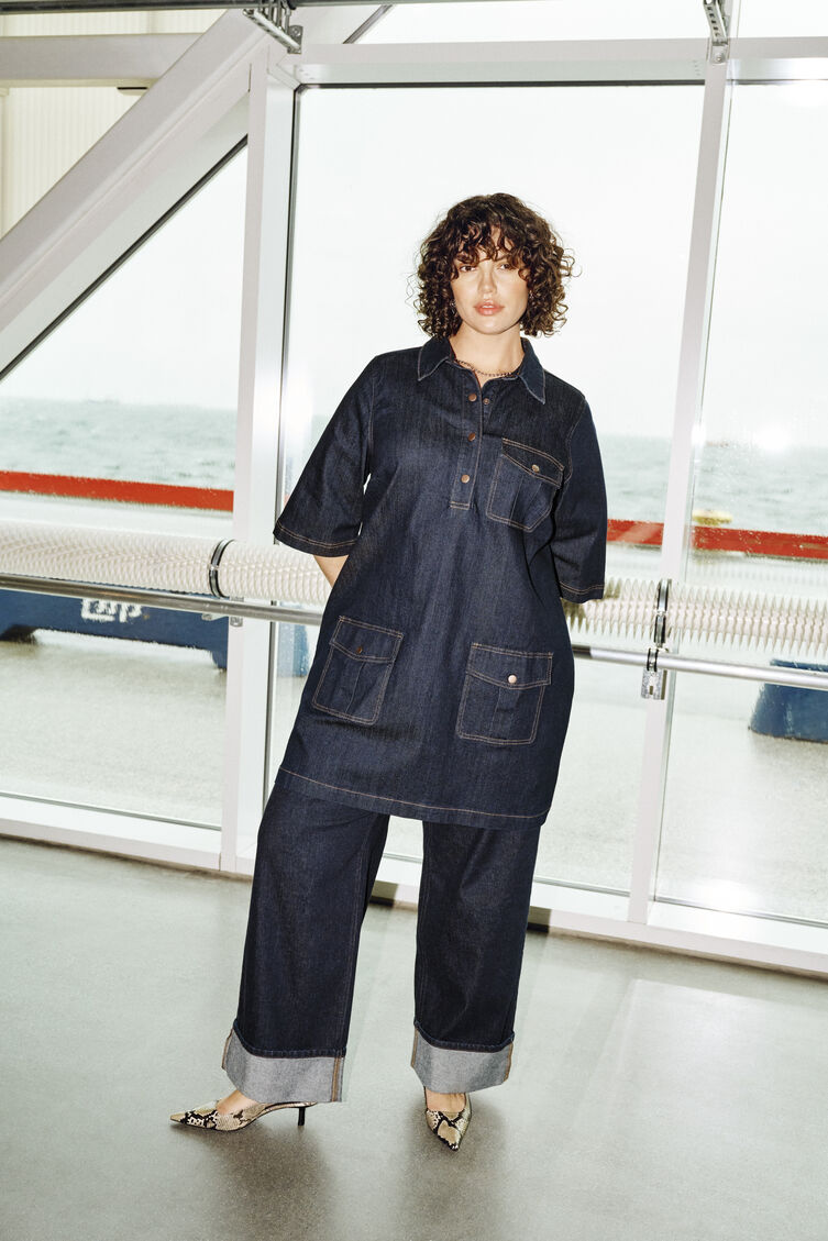 Denim-Look mit Details, , Model