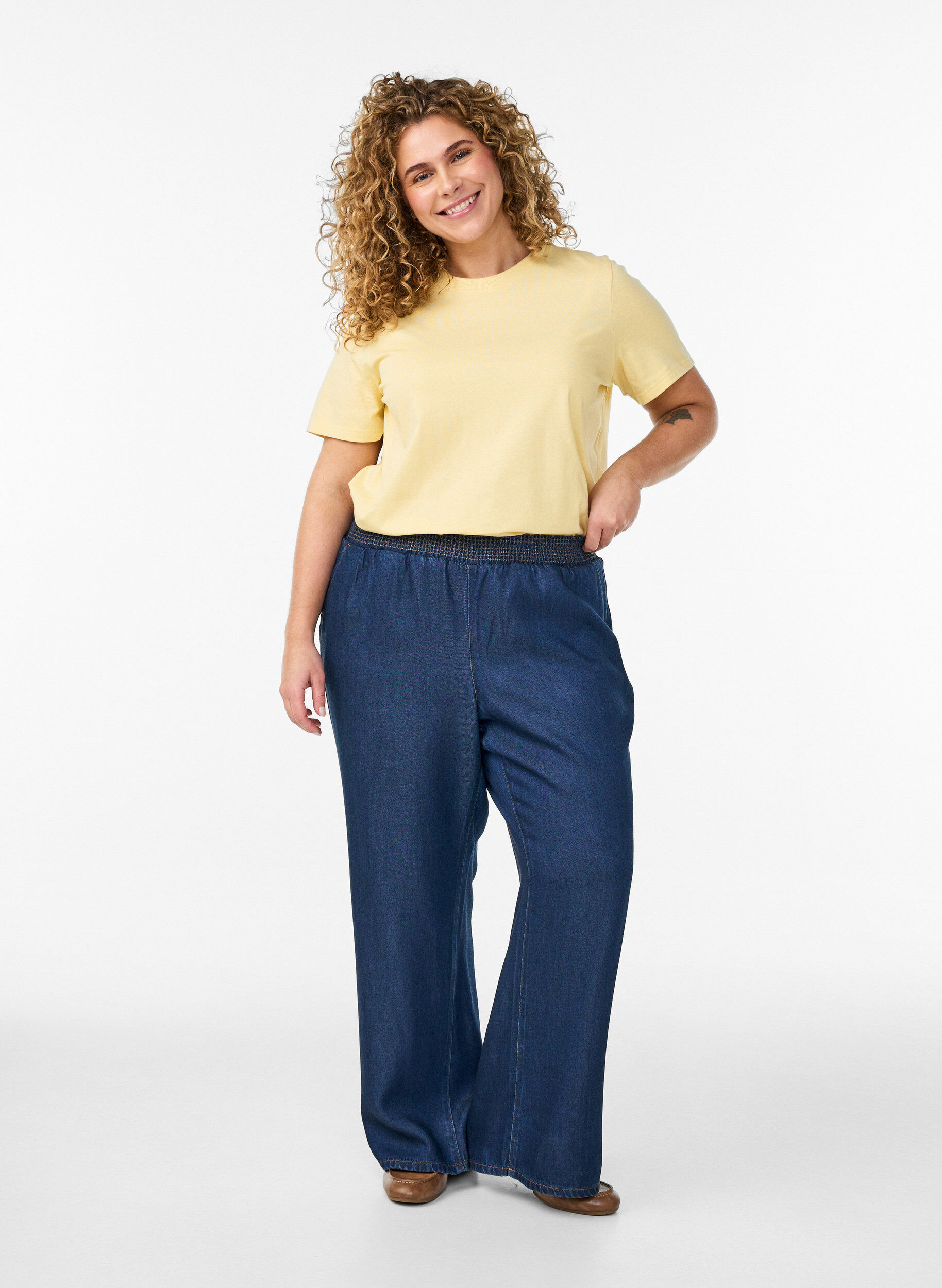 ZizziBasic-T-Shirt aus Baumwolle mit Rundhalsausschnitt, Gelb, Model image number 1