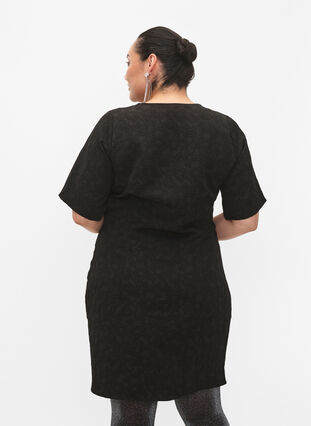 Kurzärmeliges Kleid mit strukturiertem Stoff und Drapierungen, Black, Model image number 1