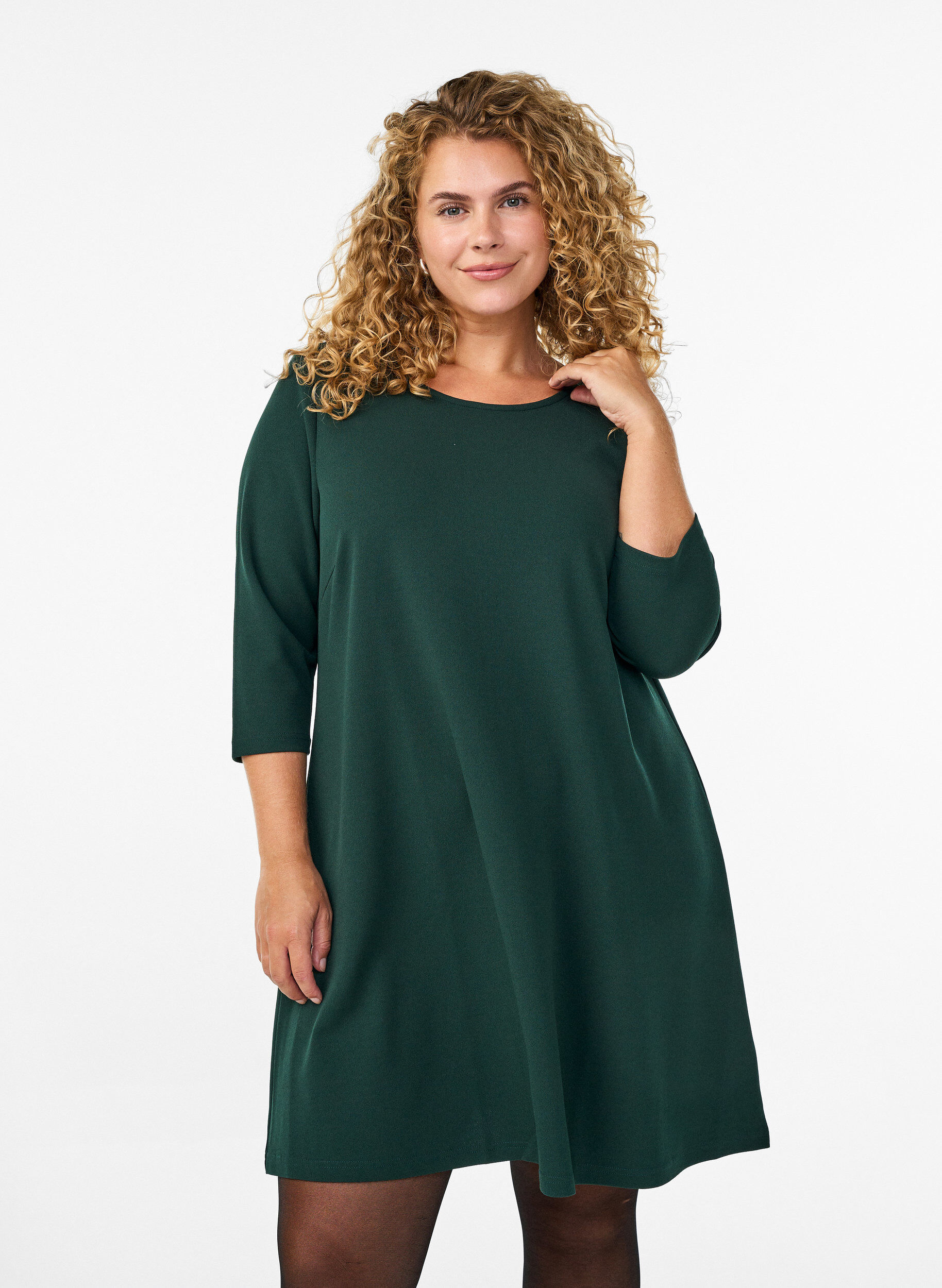 Kurz geschnittenes A-Linien Kleid aus Webstoff mit 3/4 &Auml;rmeln, Gr&uuml;n, Model