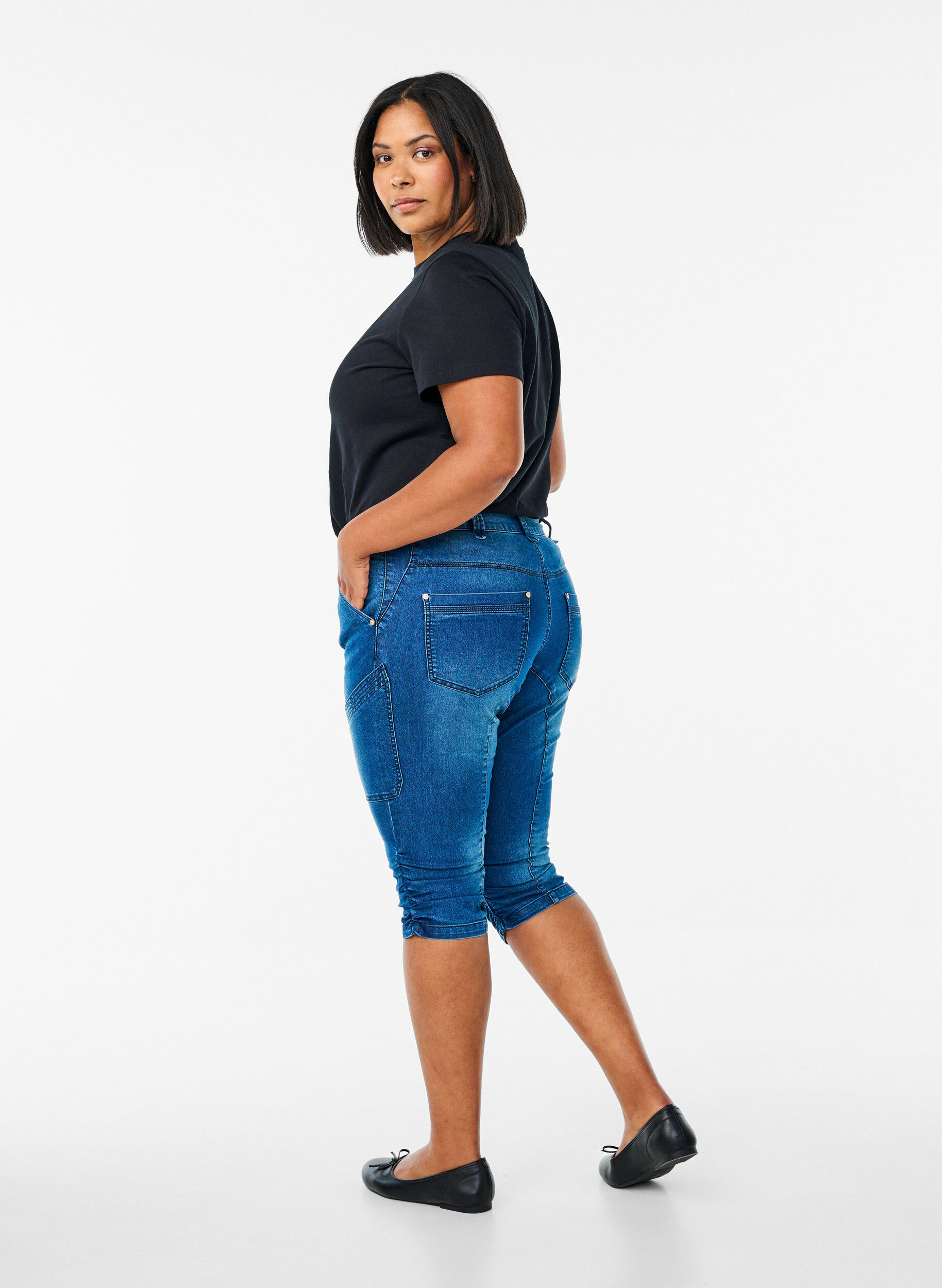 ZizziSlim Fit Capri-Jeans mit Taschen, Blau, Model image number 1