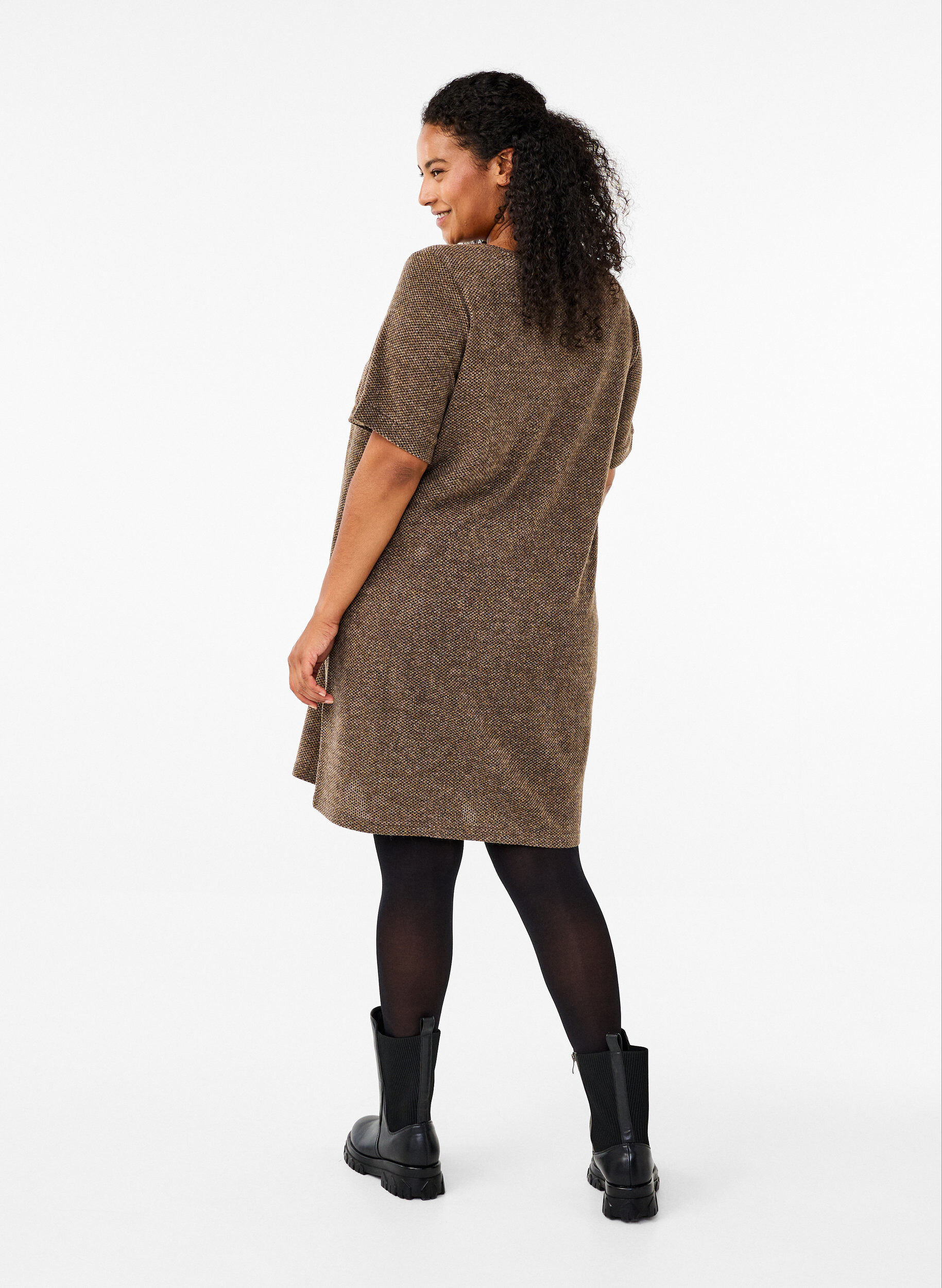 Zizzi T-Shirt-Kleid mit kurzen &Auml;rmeln, Caribou, Model image number 1