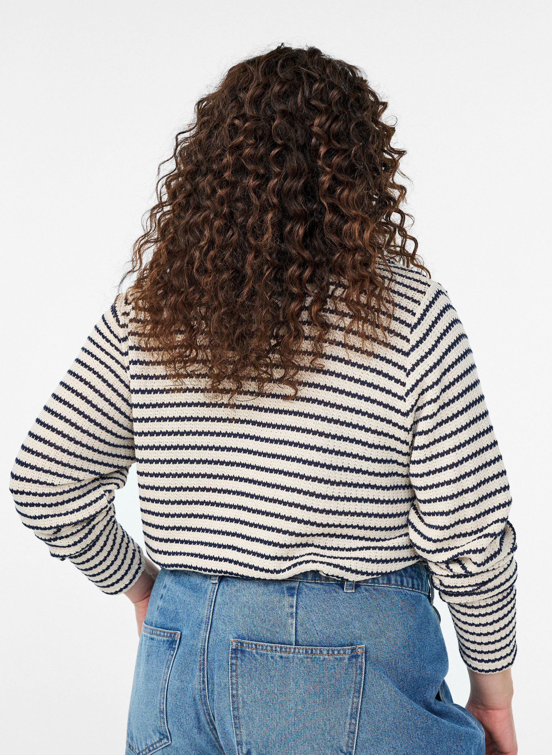 Zizzi Gestreifte Bluse aus Jersey mit Kragen und V-Ausschnitt, Beige, Model image number 2