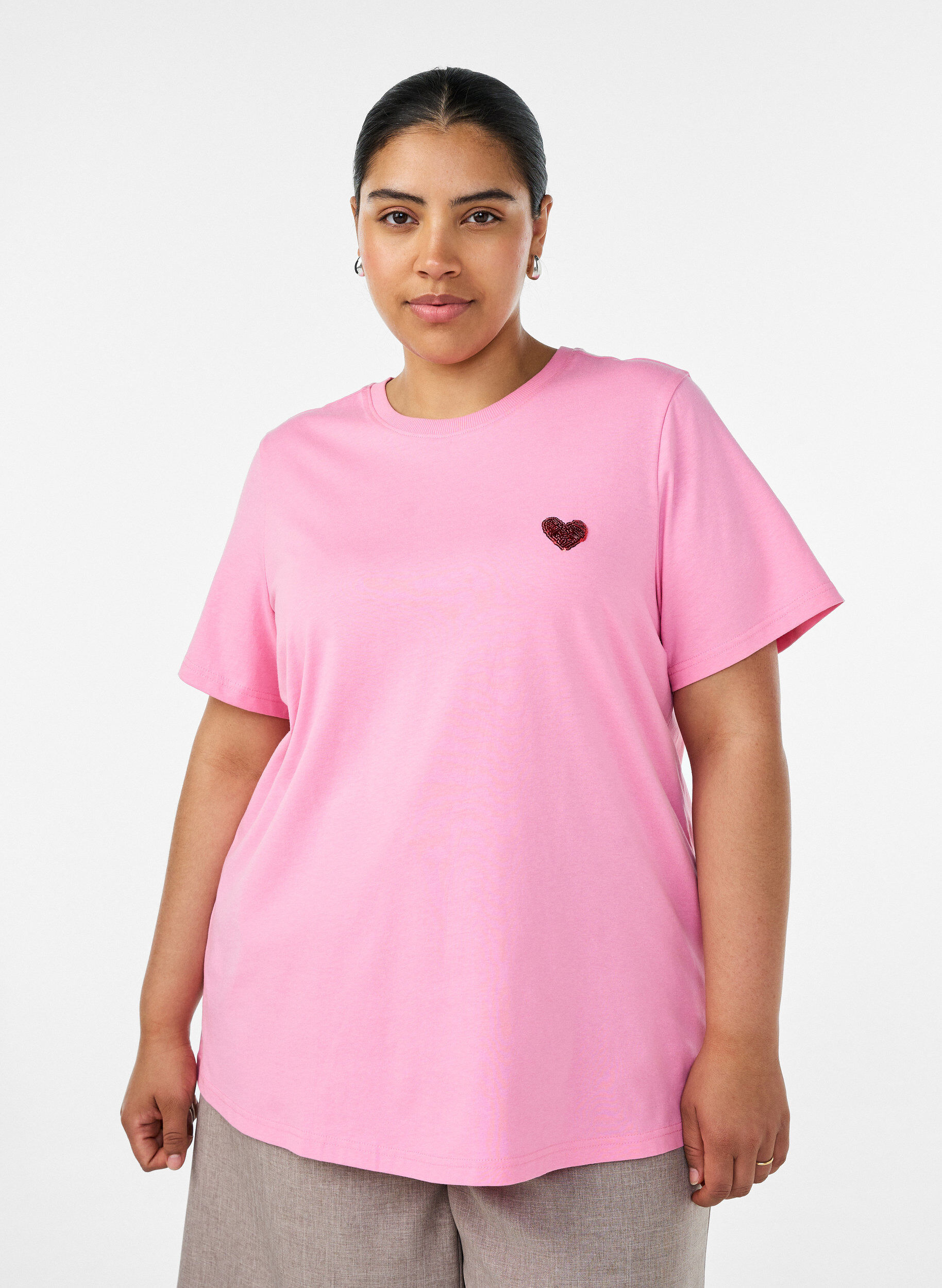 T-Shirt mit Pailletten-Herz und buntem R&uuml;ckenprint, Pink, Model