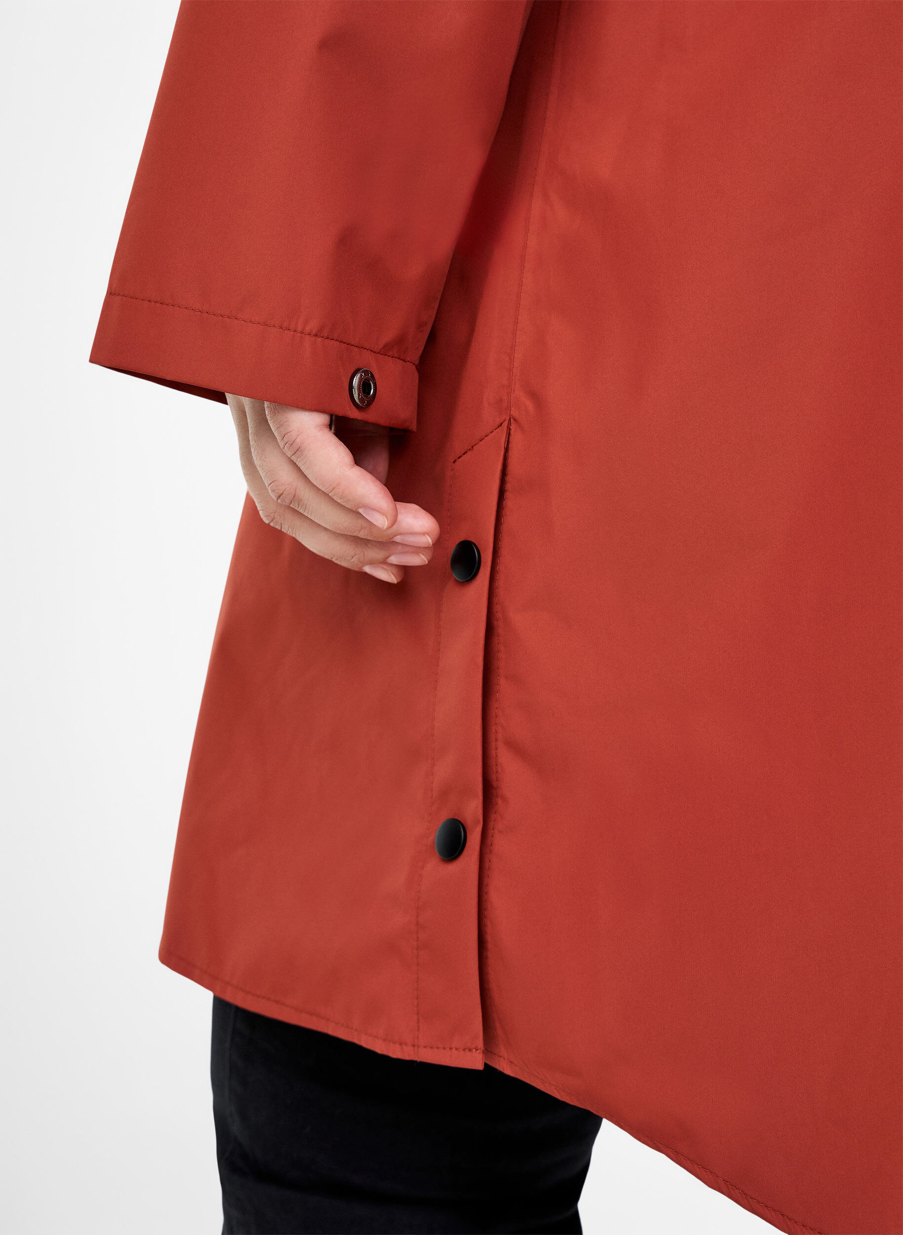 Zizzi Regenjacke mit Taschen und Kapuze, Rot, Model image number 3