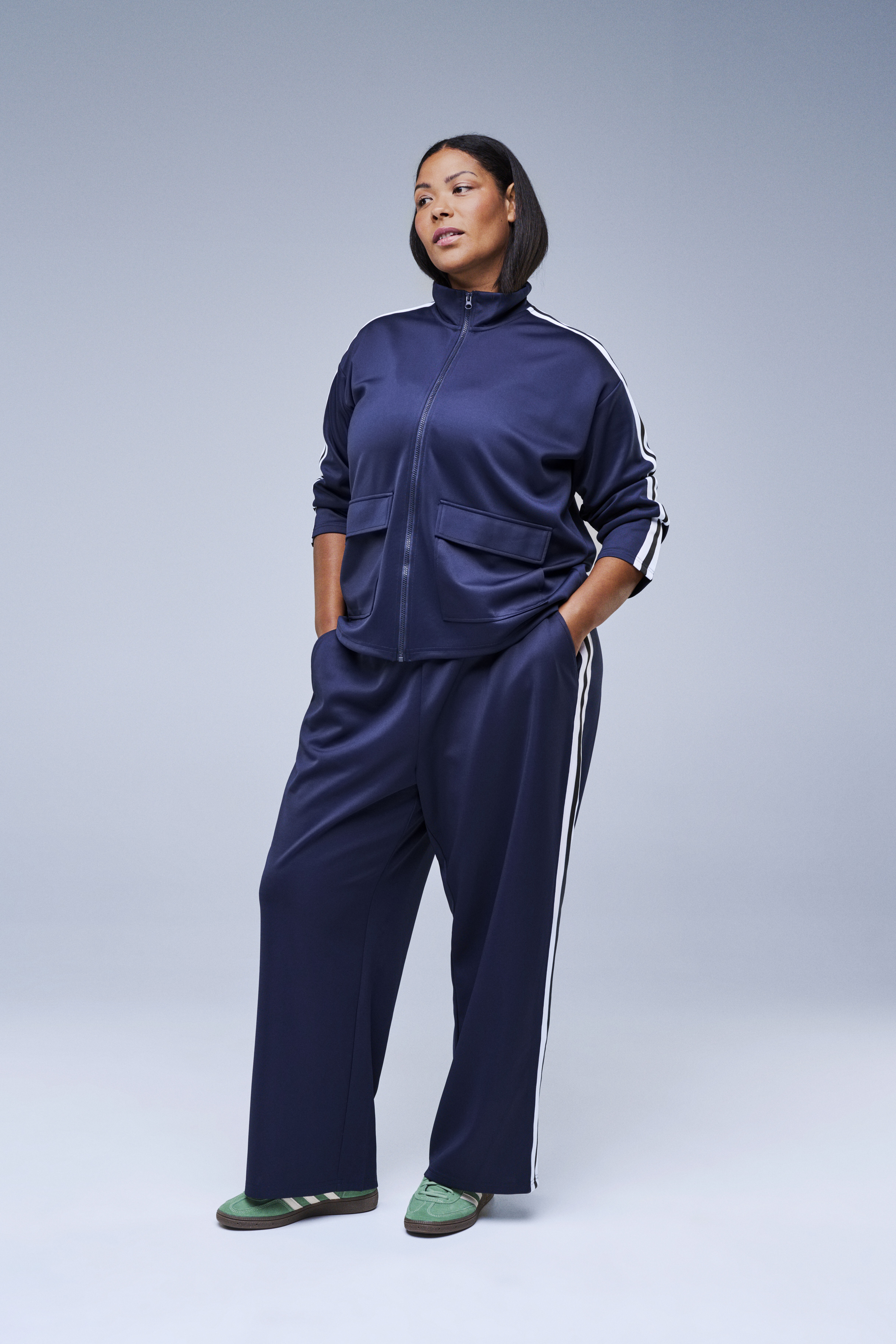 Zizzi Trainingsset mit sportlichen Streifen, , Model